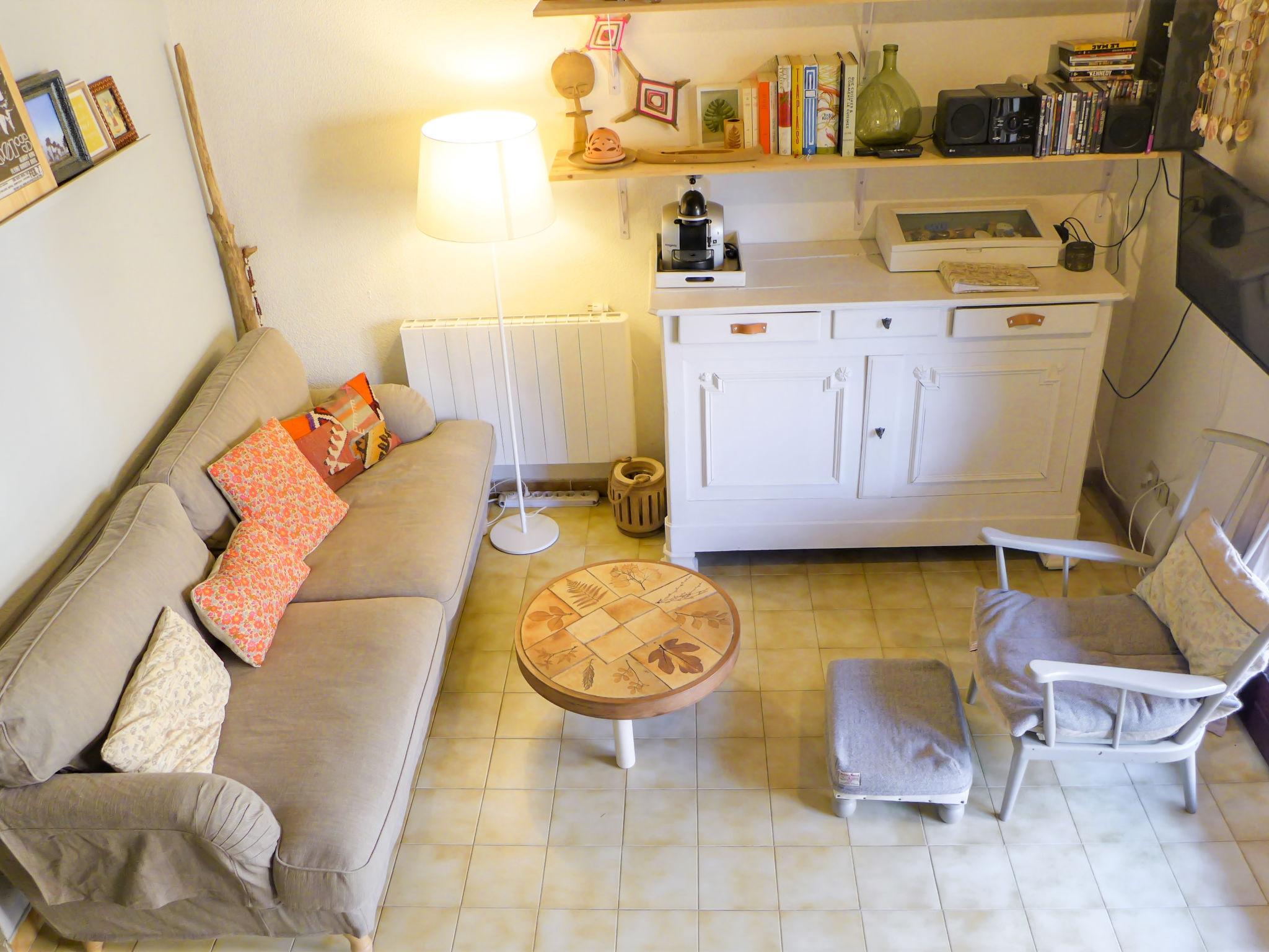 Photo 4 - Maison de 1 chambre à Fleury avec piscine et jardin