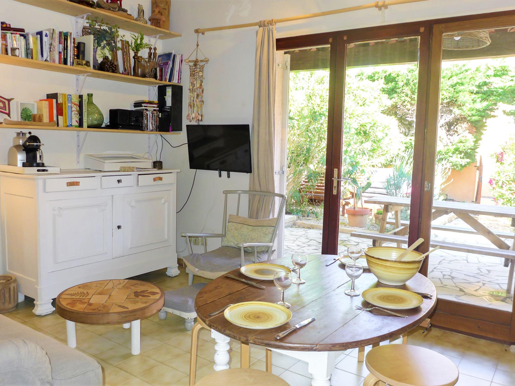 Photo 7 - Maison de 1 chambre à Fleury avec piscine et jardin