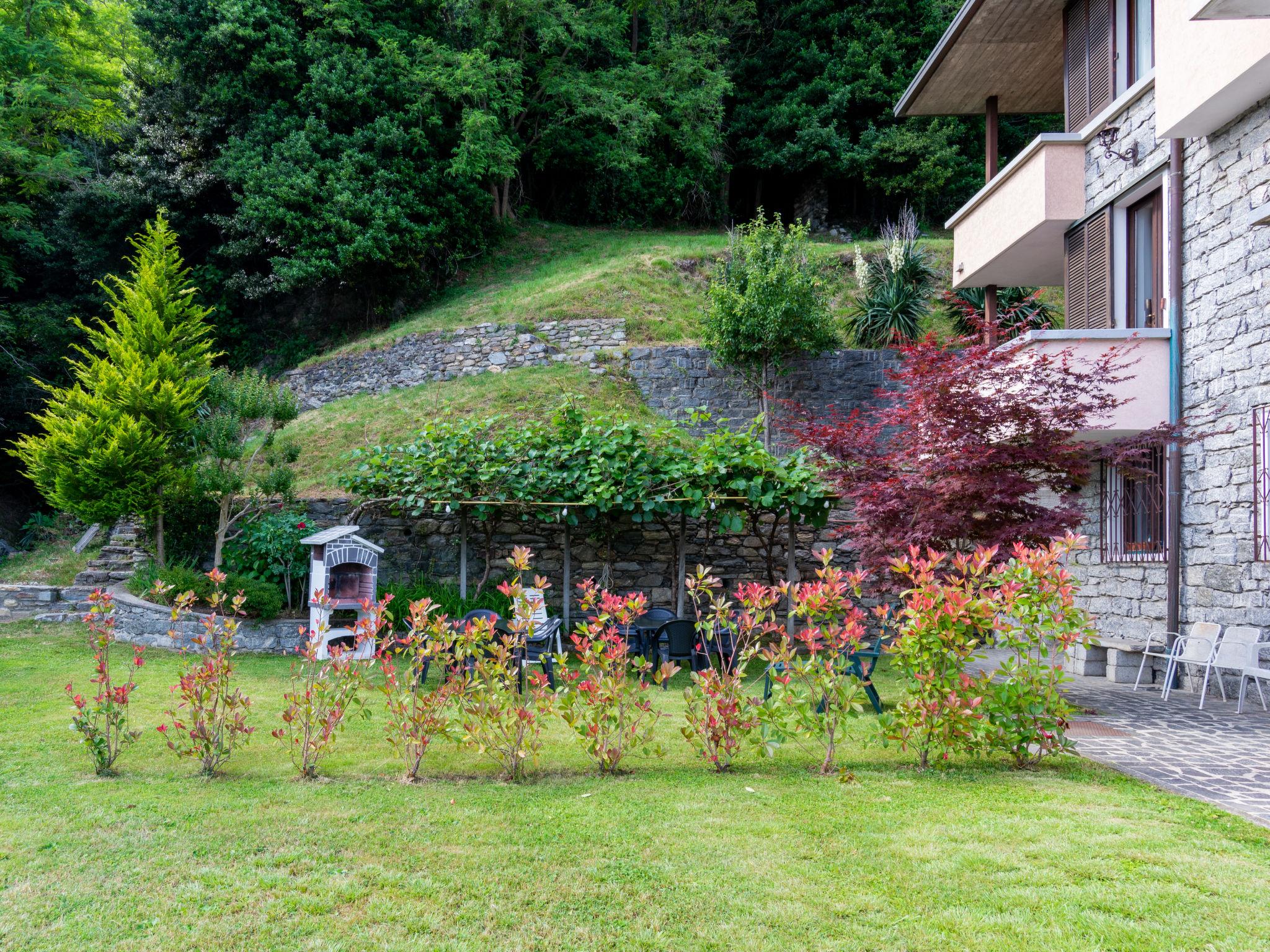 Foto 3 - Casa de 6 habitaciones en Gera Lario con jardín y bañera de hidromasaje