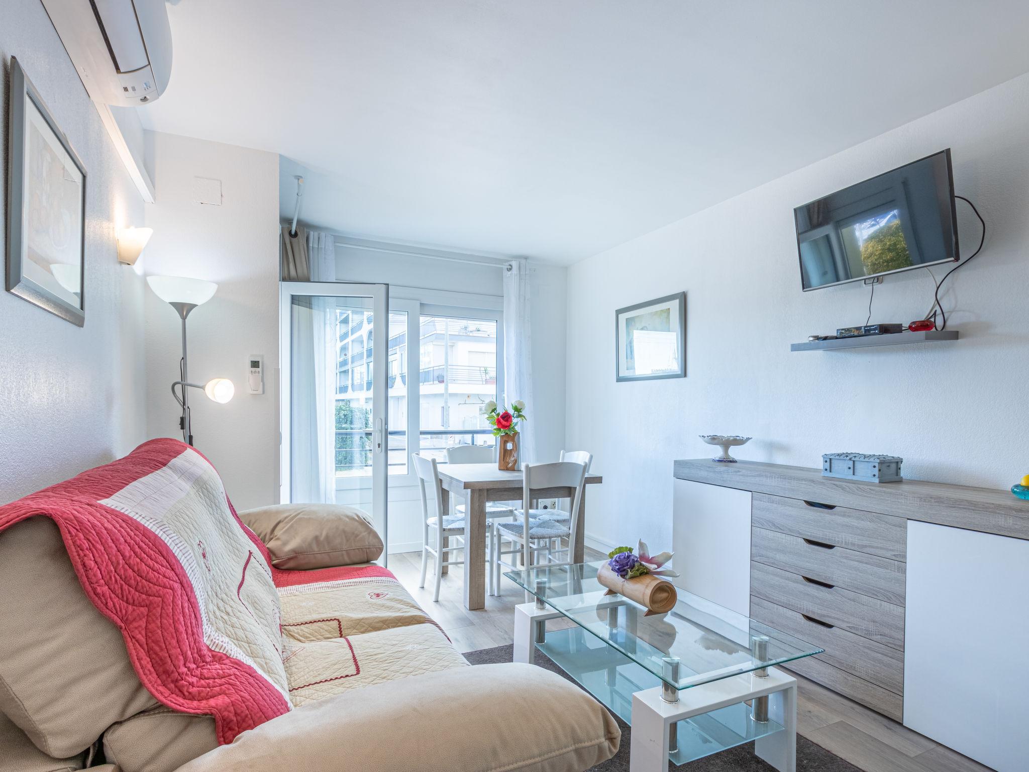 Foto 6 - Appartamento con 2 camere da letto a Castelló d'Empúries con vista mare