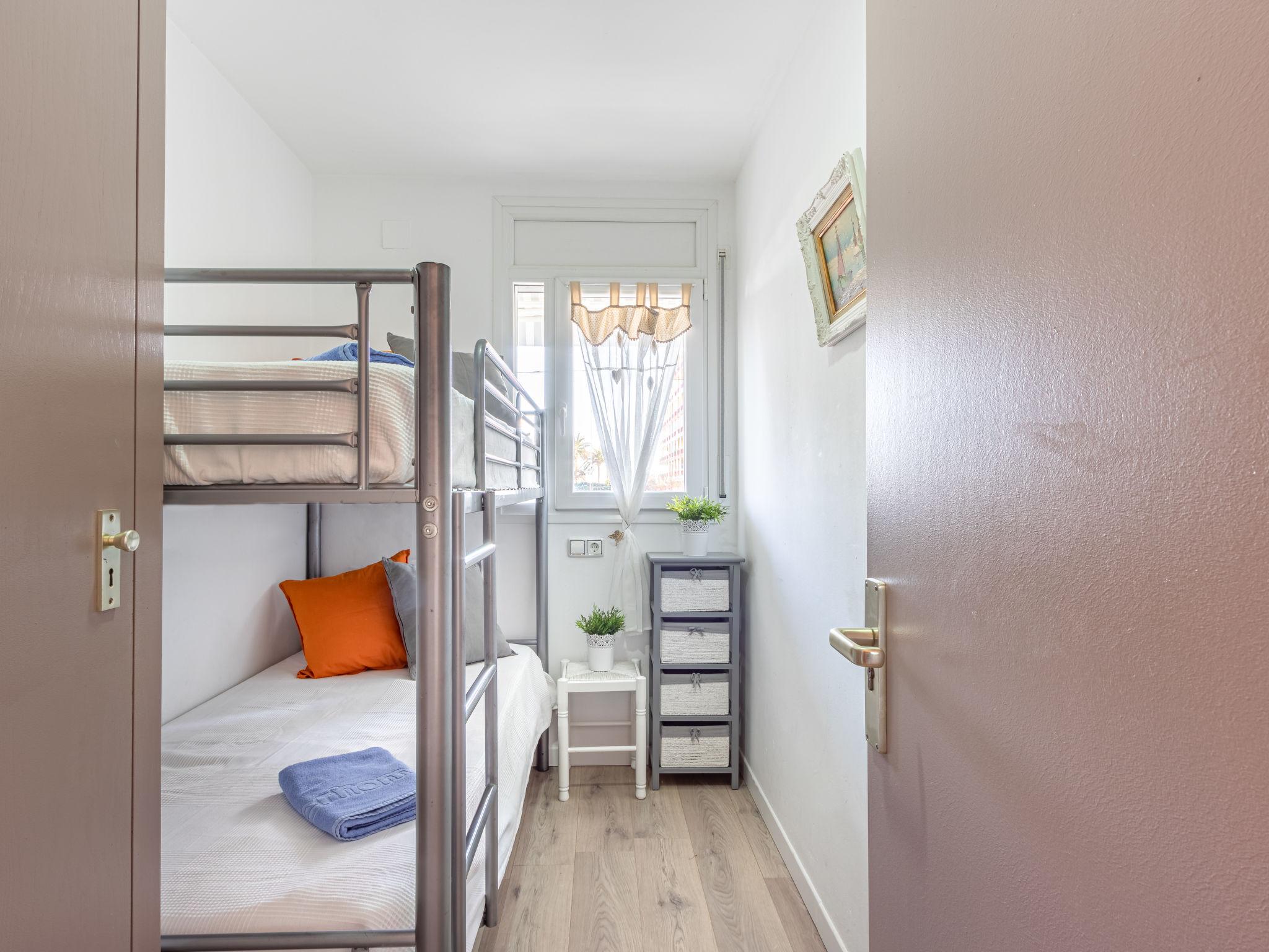Foto 12 - Appartamento con 2 camere da letto a Castelló d'Empúries con vista mare