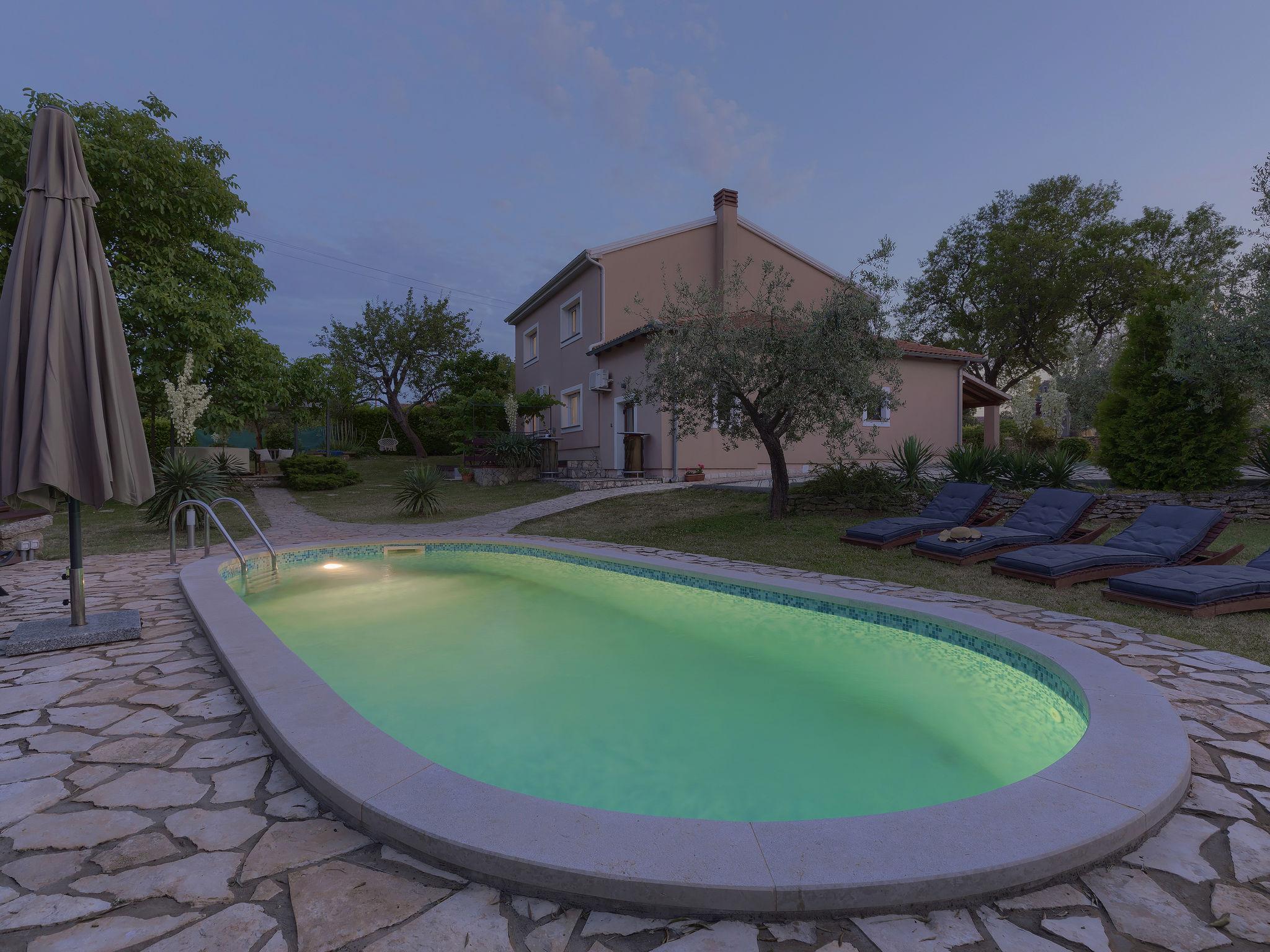 Foto 55 - Casa con 4 camere da letto a Marčana con piscina privata e vista mare