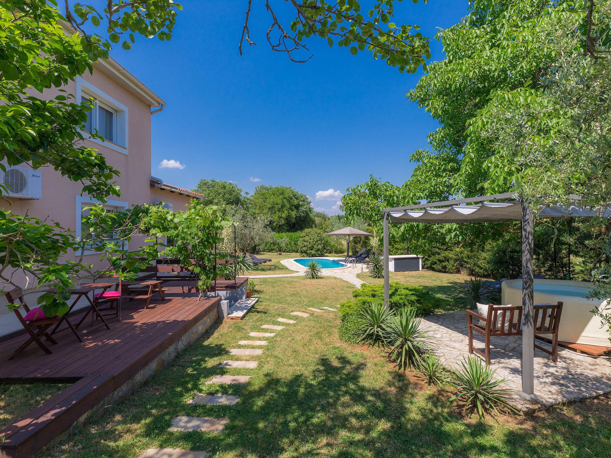 Foto 11 - Casa con 4 camere da letto a Marčana con piscina privata e giardino