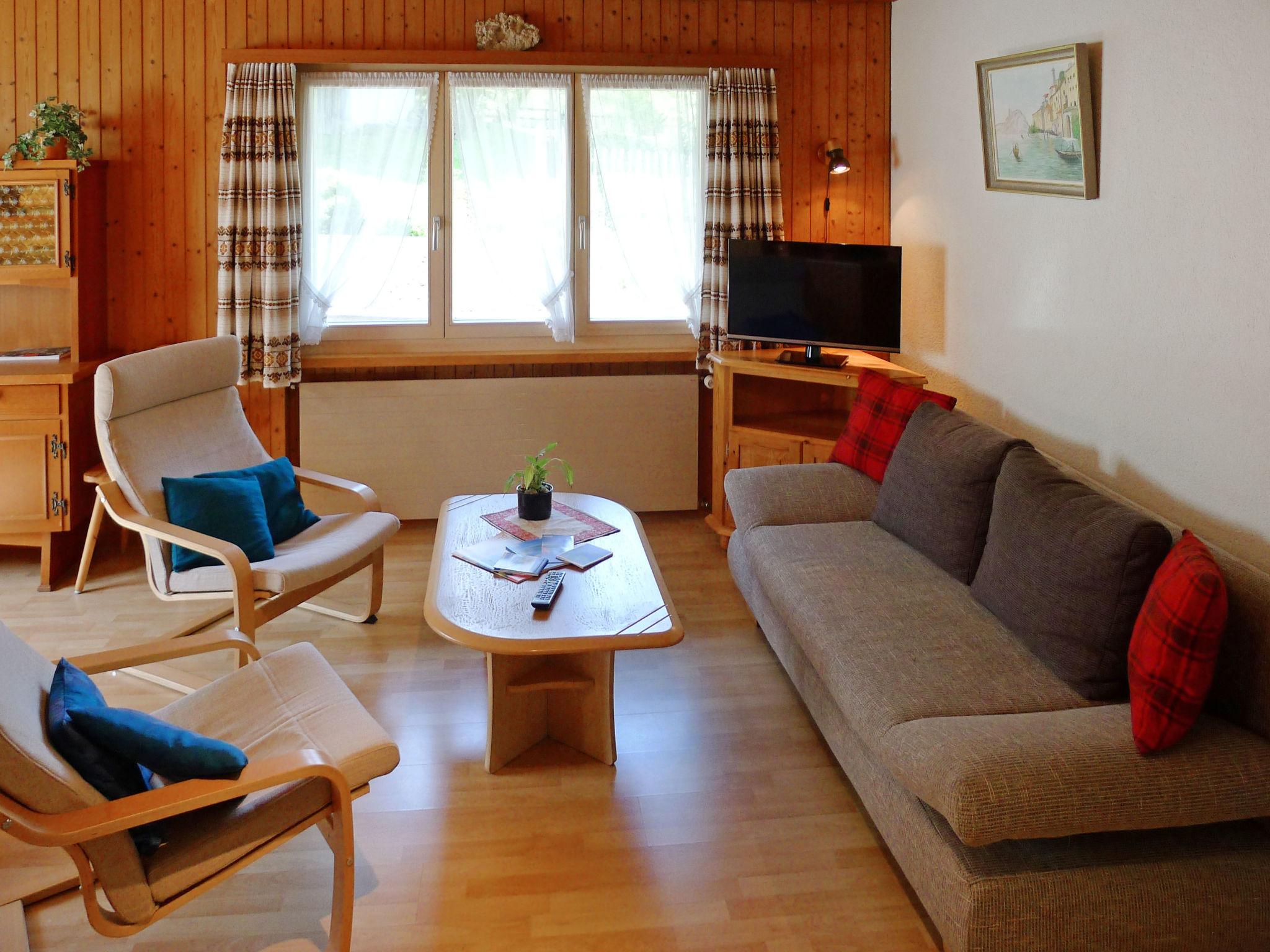 Photo 3 - 3 bedroom Apartment in Glarus Süd with garden and mountain view