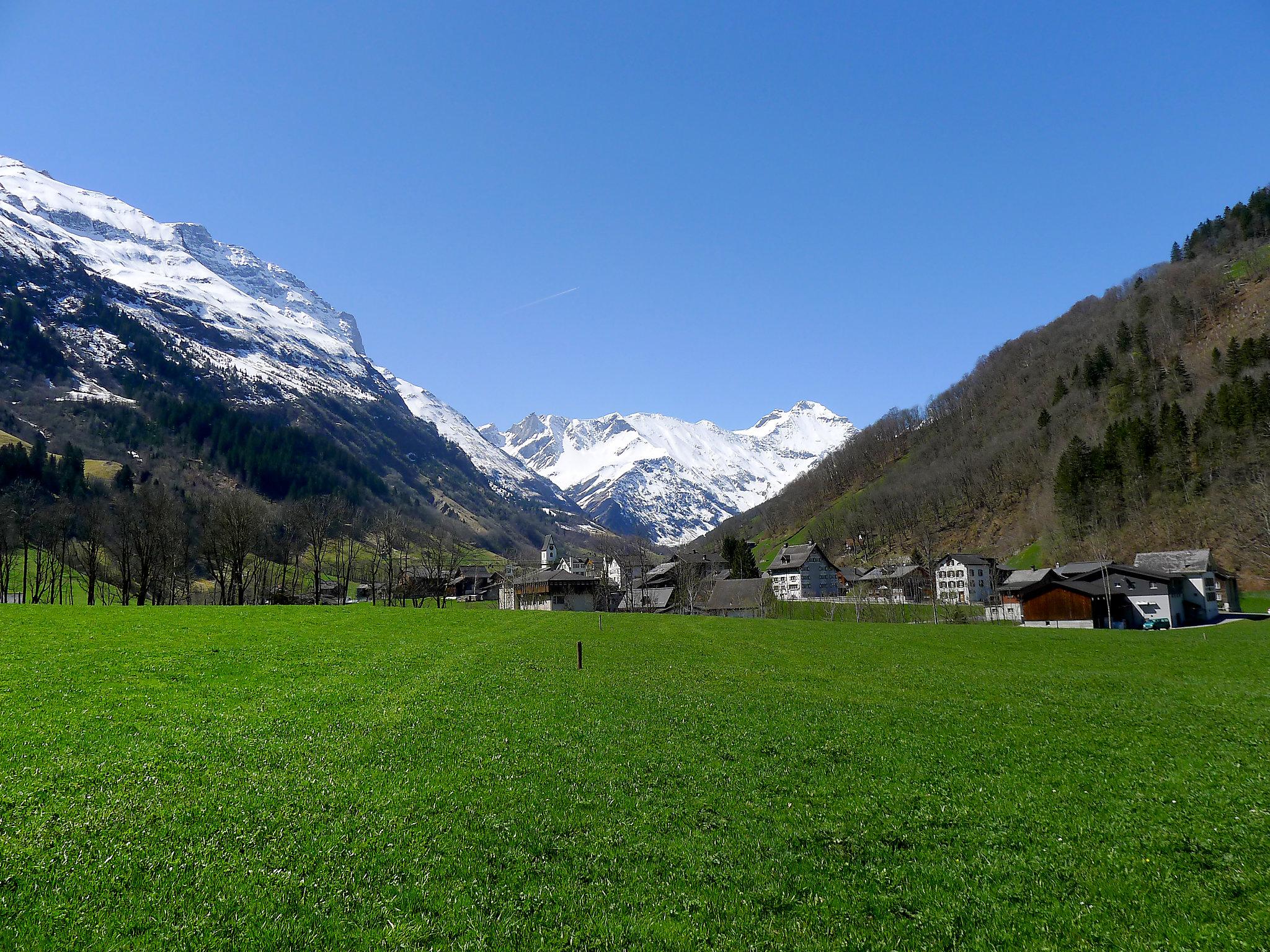 Foto 19 - Apartamento de 3 habitaciones en Glarus Süd con jardín y vistas a la montaña