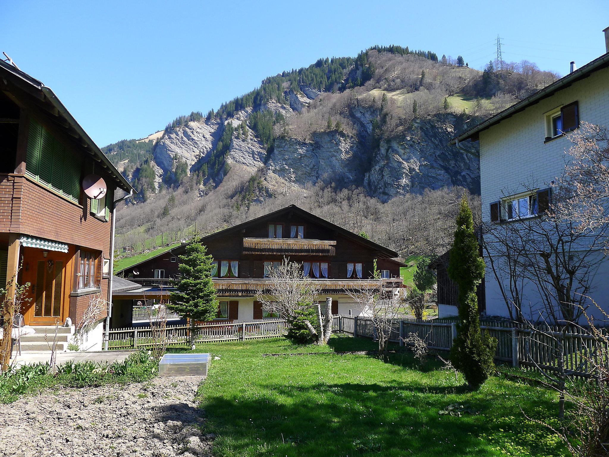 Foto 17 - Apartamento de 3 habitaciones en Glarus Süd con jardín