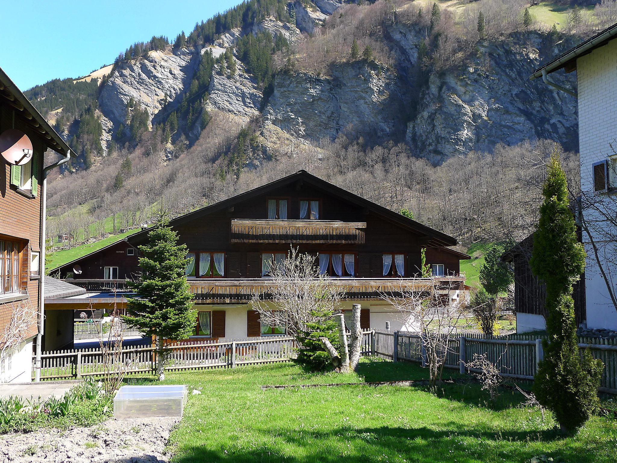 Photo 15 - Appartement de 3 chambres à Glarus Süd avec jardin et vues sur la montagne