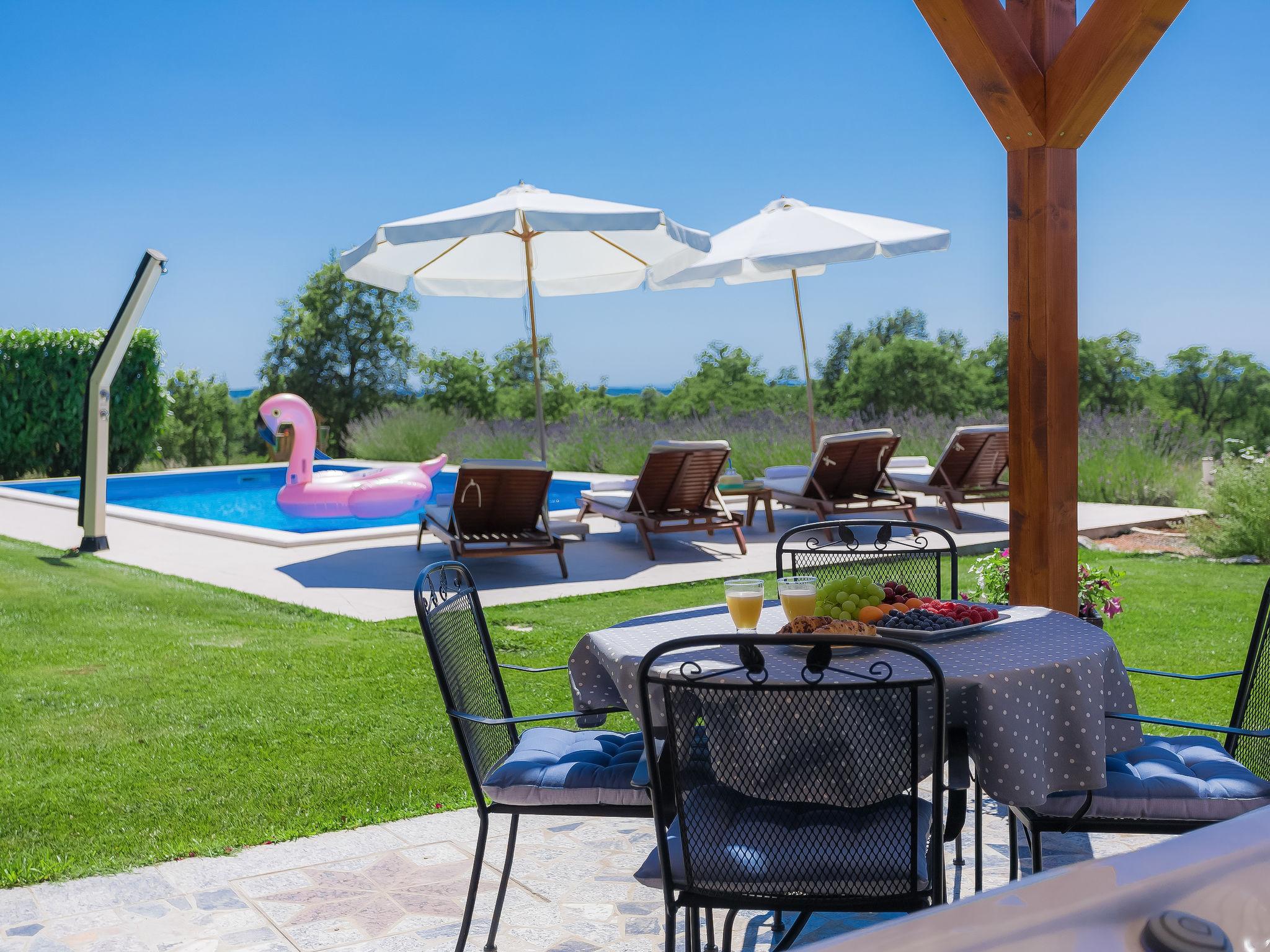 Foto 21 - Casa con 2 camere da letto a Sveti Lovreč con piscina privata e vista mare