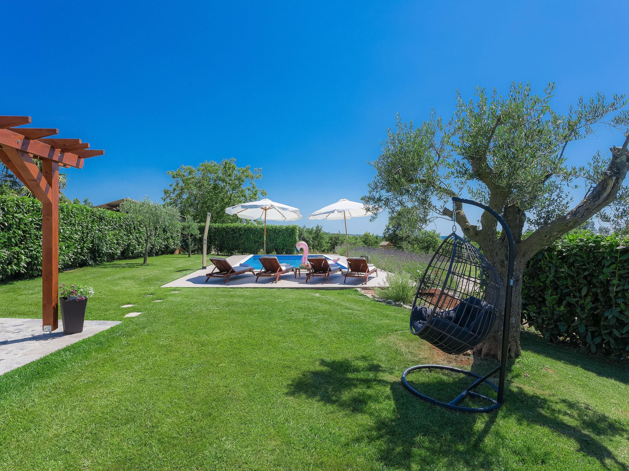 Photo 22 - Maison de 2 chambres à Sveti Lovreč avec piscine privée et vues à la mer