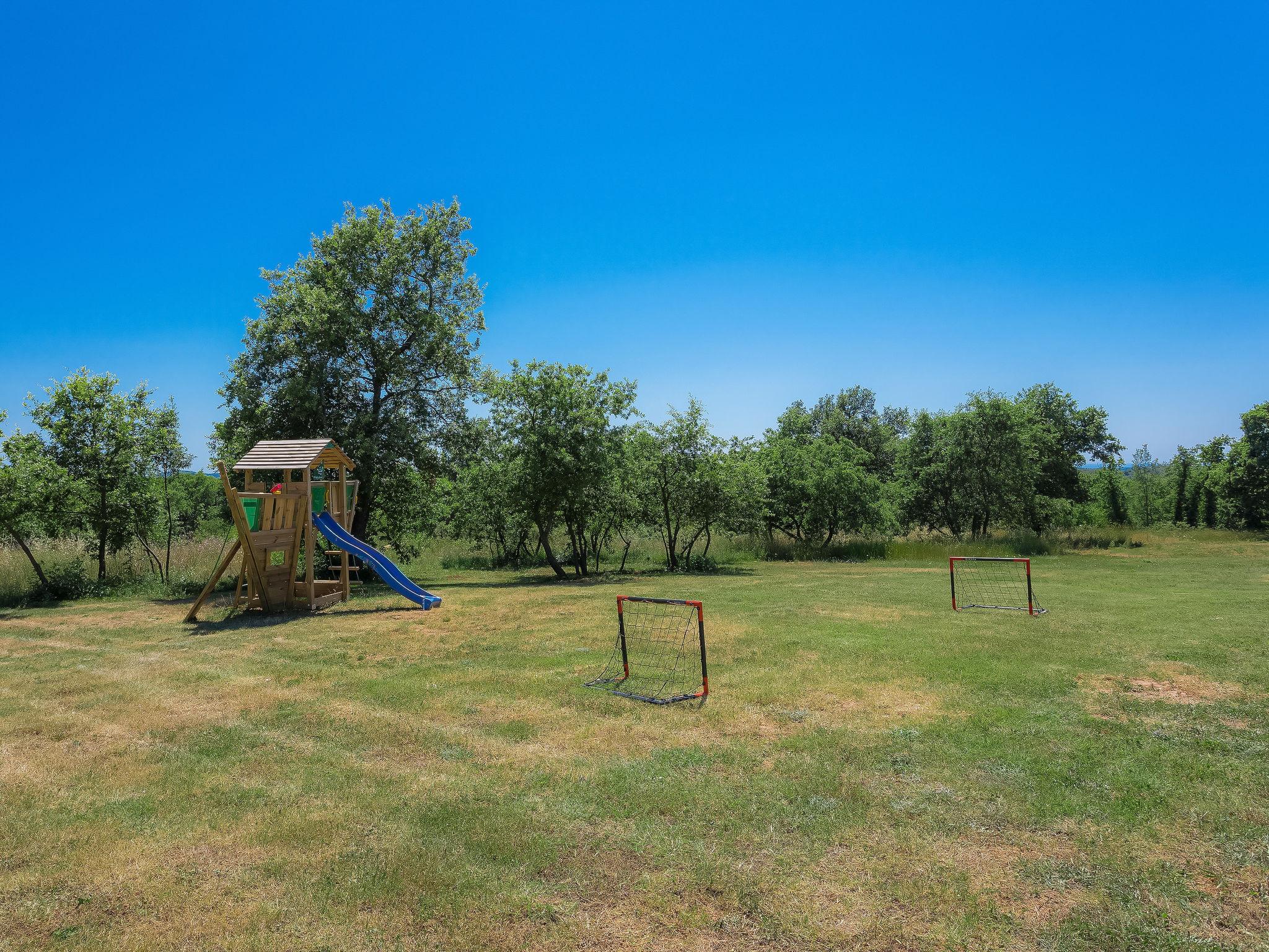 Photo 30 - 2 bedroom House in Sveti Lovreč with private pool and sea view