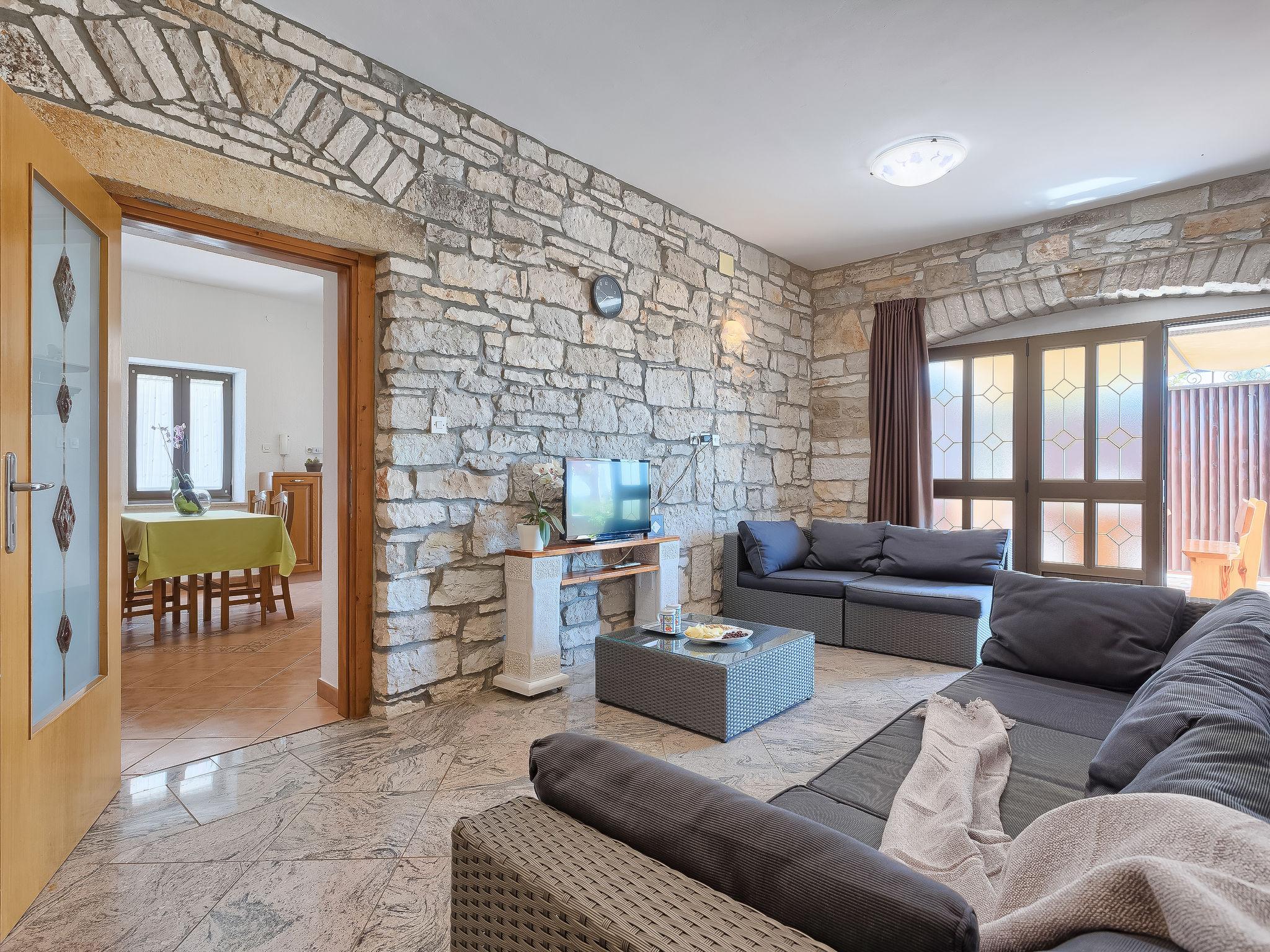 Foto 3 - Casa con 2 camere da letto a Sveti Lovreč con piscina privata e vista mare