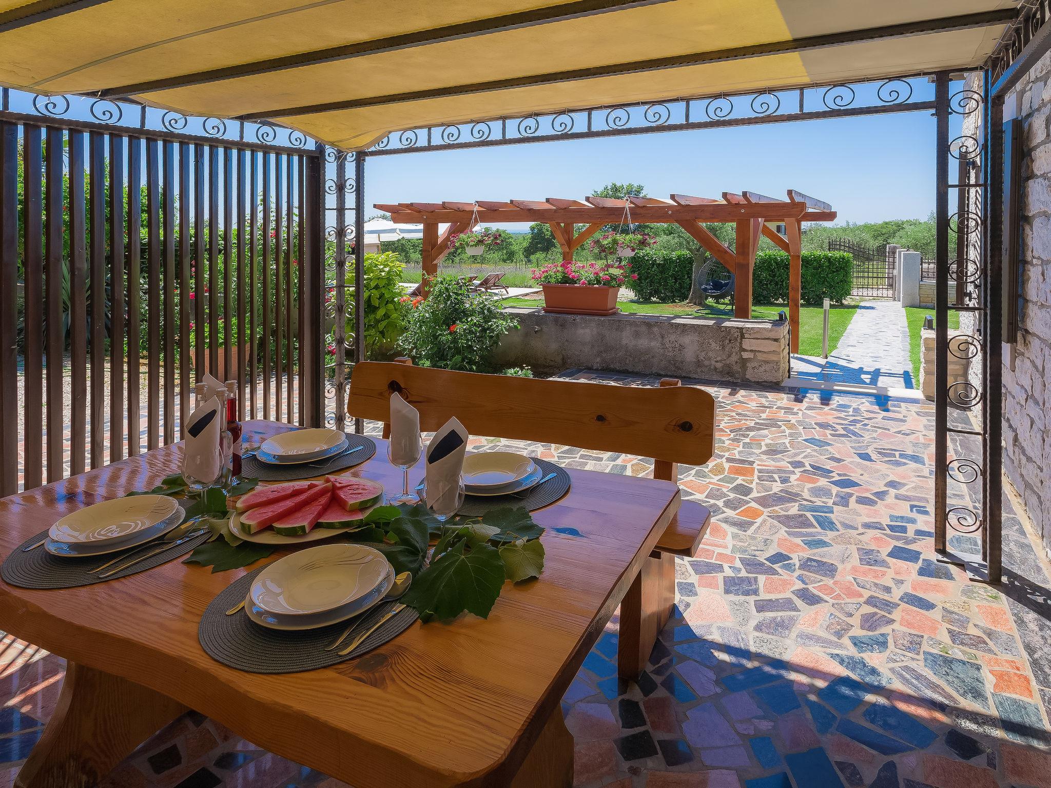 Foto 5 - Casa de 2 quartos em Sveti Lovreč com piscina privada e vistas do mar