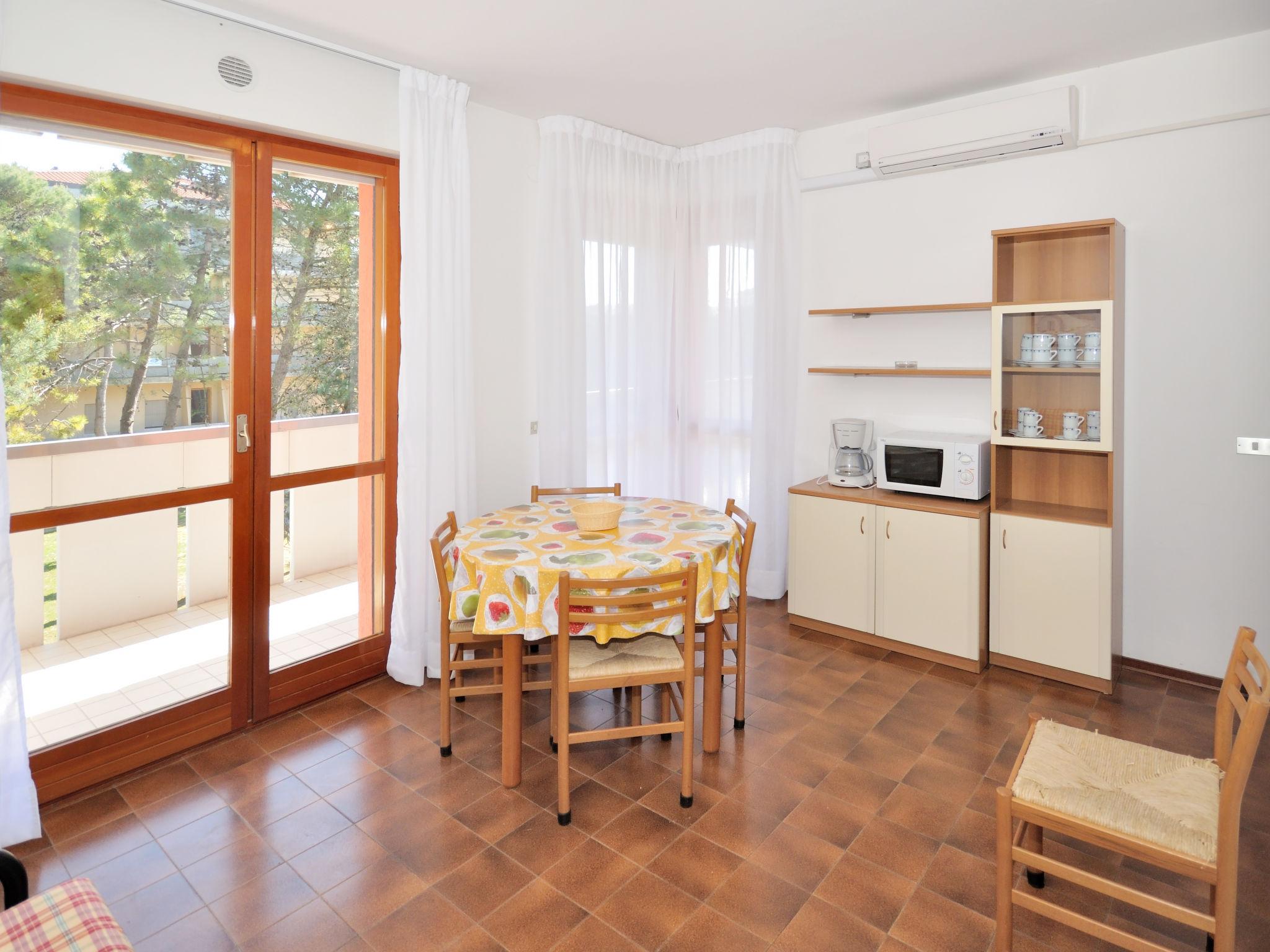 Foto 3 - Apartment mit 1 Schlafzimmer in San Michele al Tagliamento mit blick aufs meer