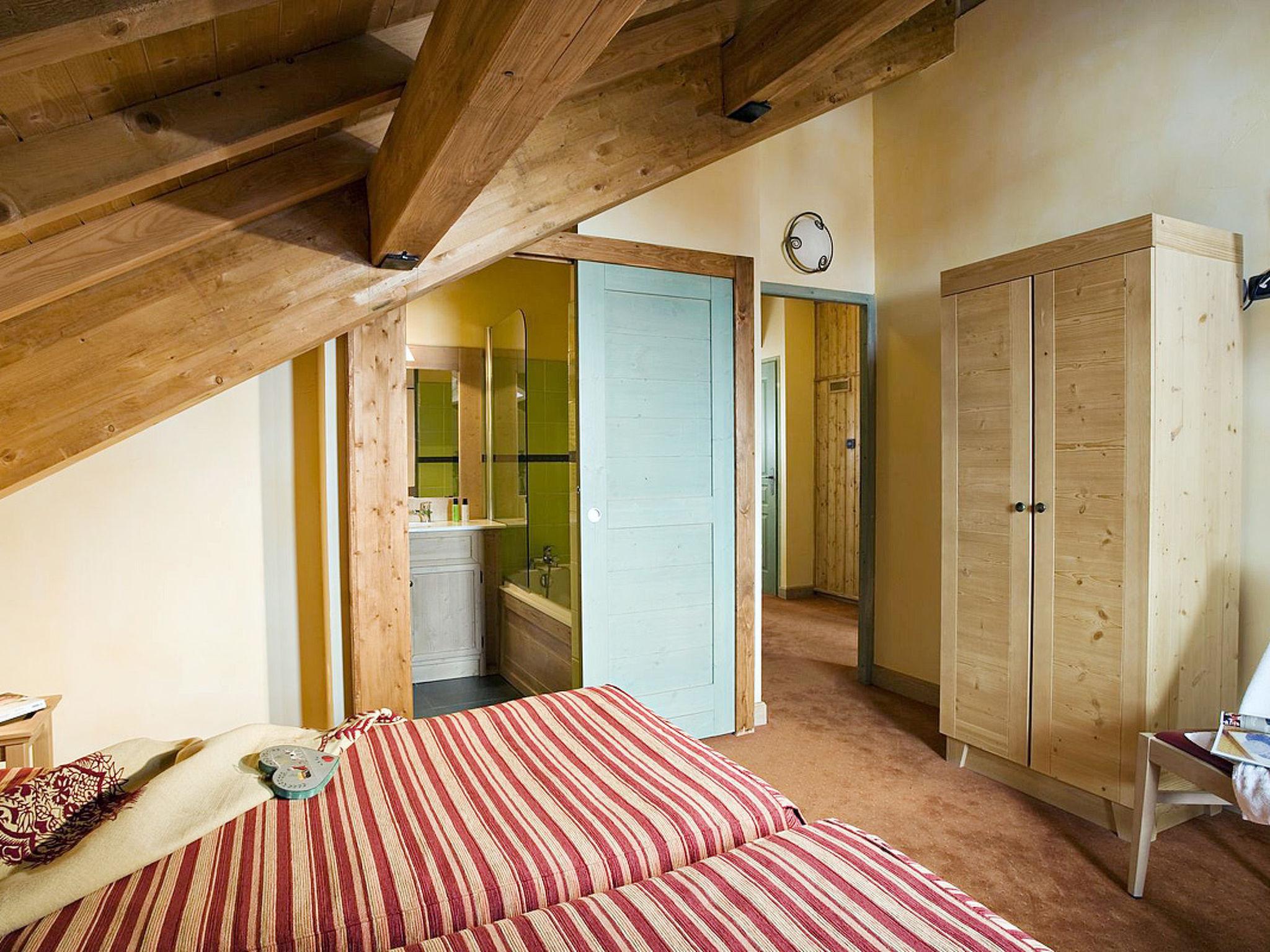 Foto 9 - Apartment mit 4 Schlafzimmern in Tignes mit schwimmbad und blick auf die berge