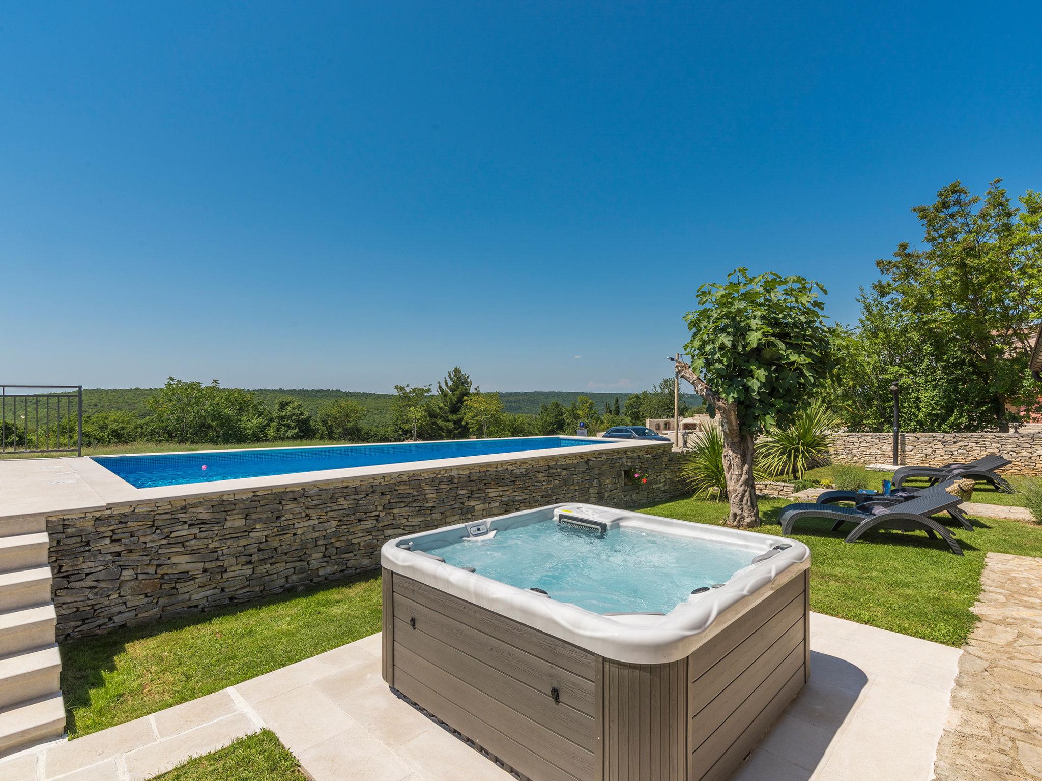 Photo 3 - Maison de 2 chambres à Kanfanar avec piscine privée et vues à la mer