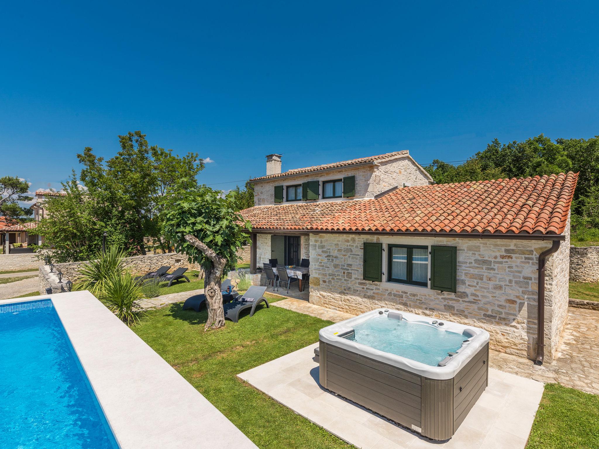 Photo 11 - Maison de 2 chambres à Kanfanar avec piscine privée et jardin