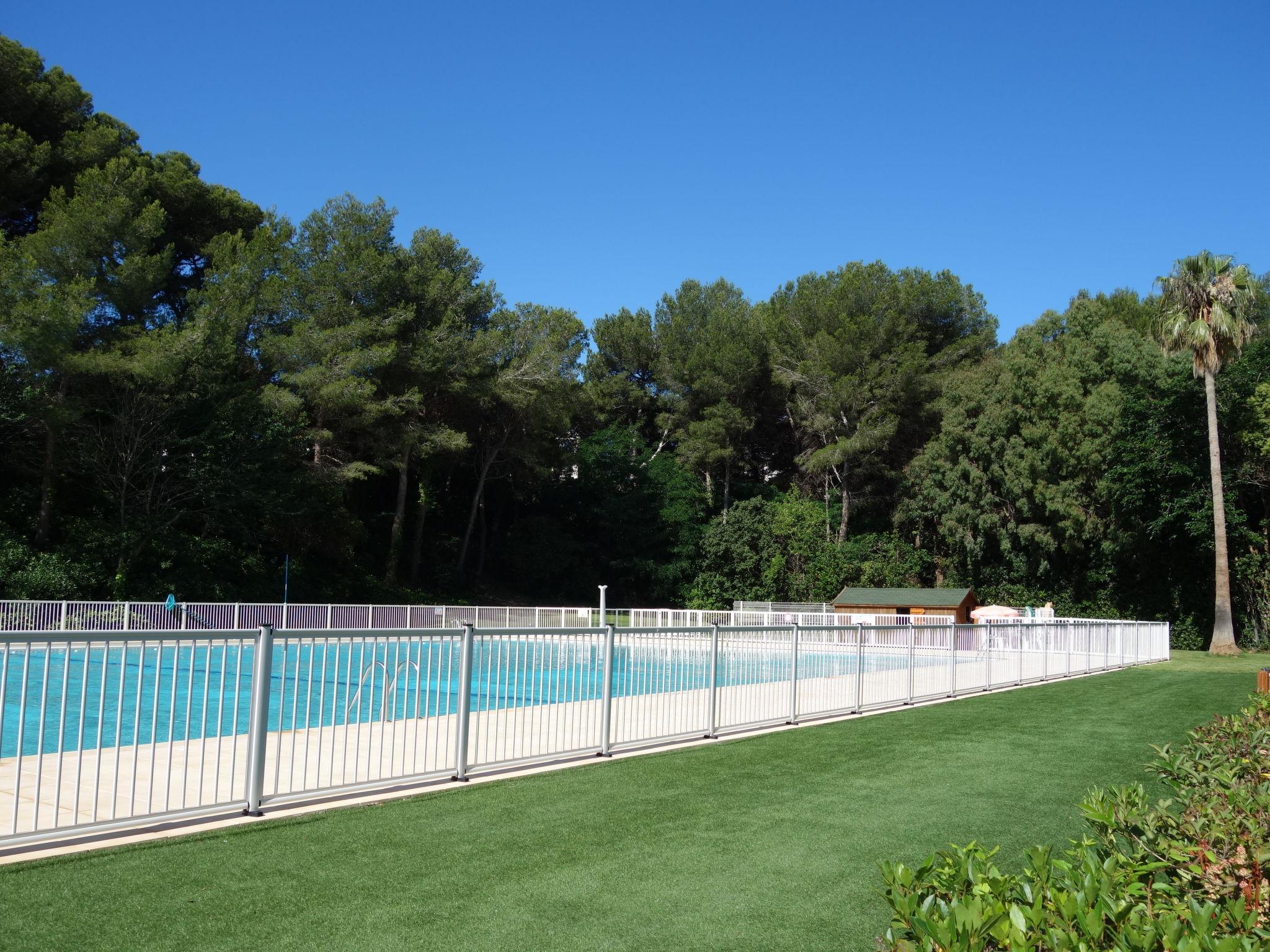 Foto 15 - Apartamento de 2 quartos em Six-Fours-les-Plages com piscina e jardim