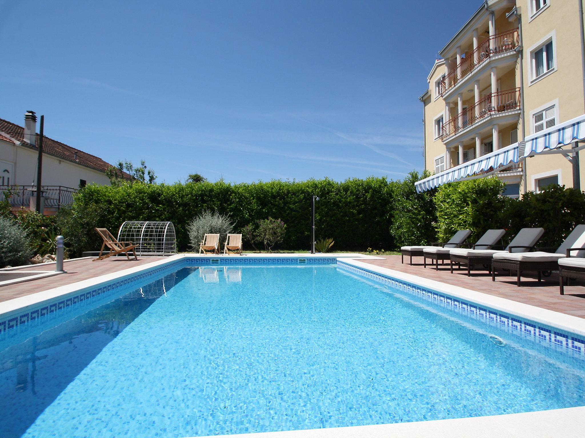 Foto 13 - Apartamento de 1 quarto em Trogir com piscina e vistas do mar