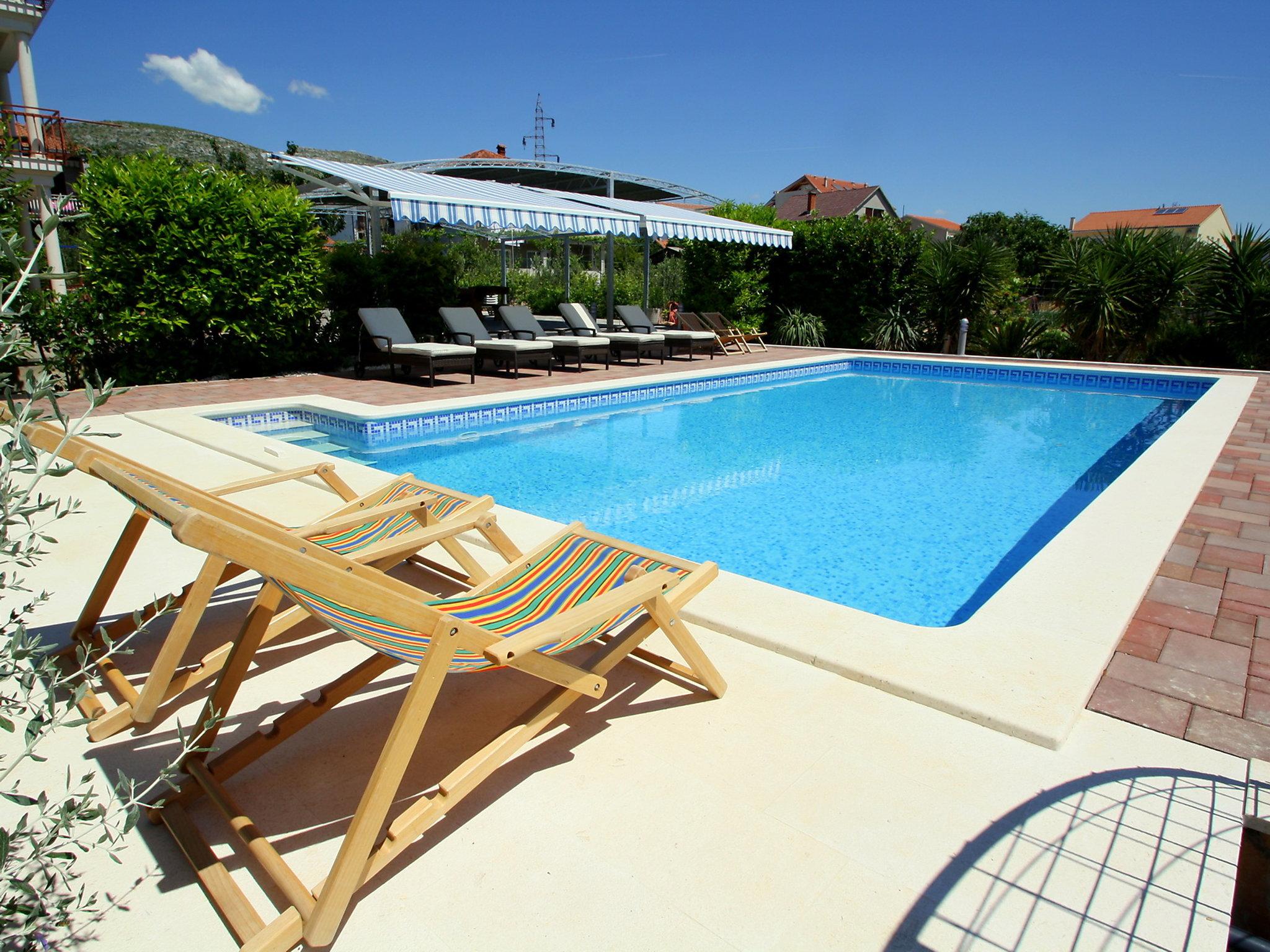 Foto 3 - Appartamento con 1 camera da letto a Trogir con piscina e vista mare