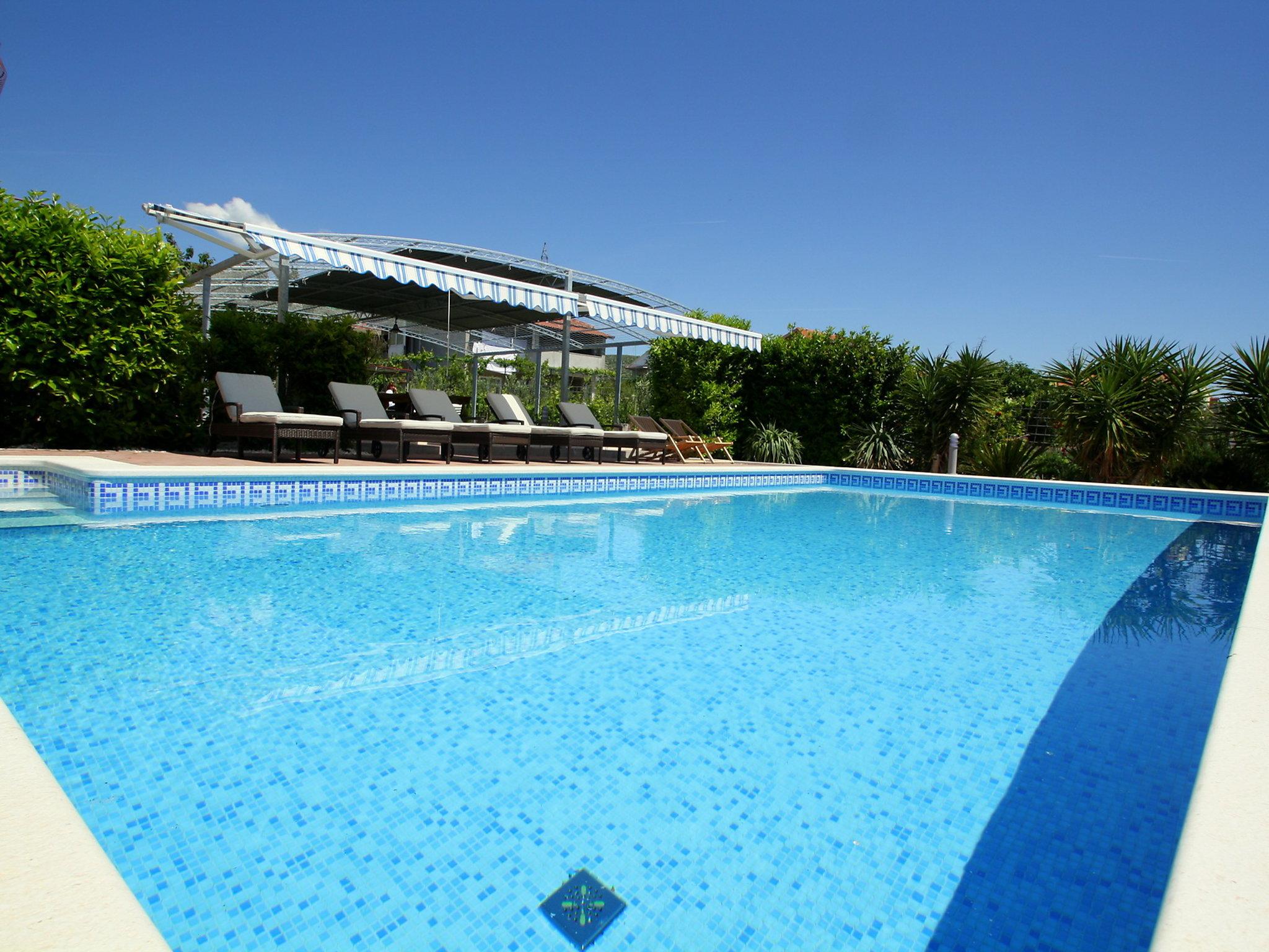 Foto 1 - Apartamento en Trogir con piscina y vistas al mar