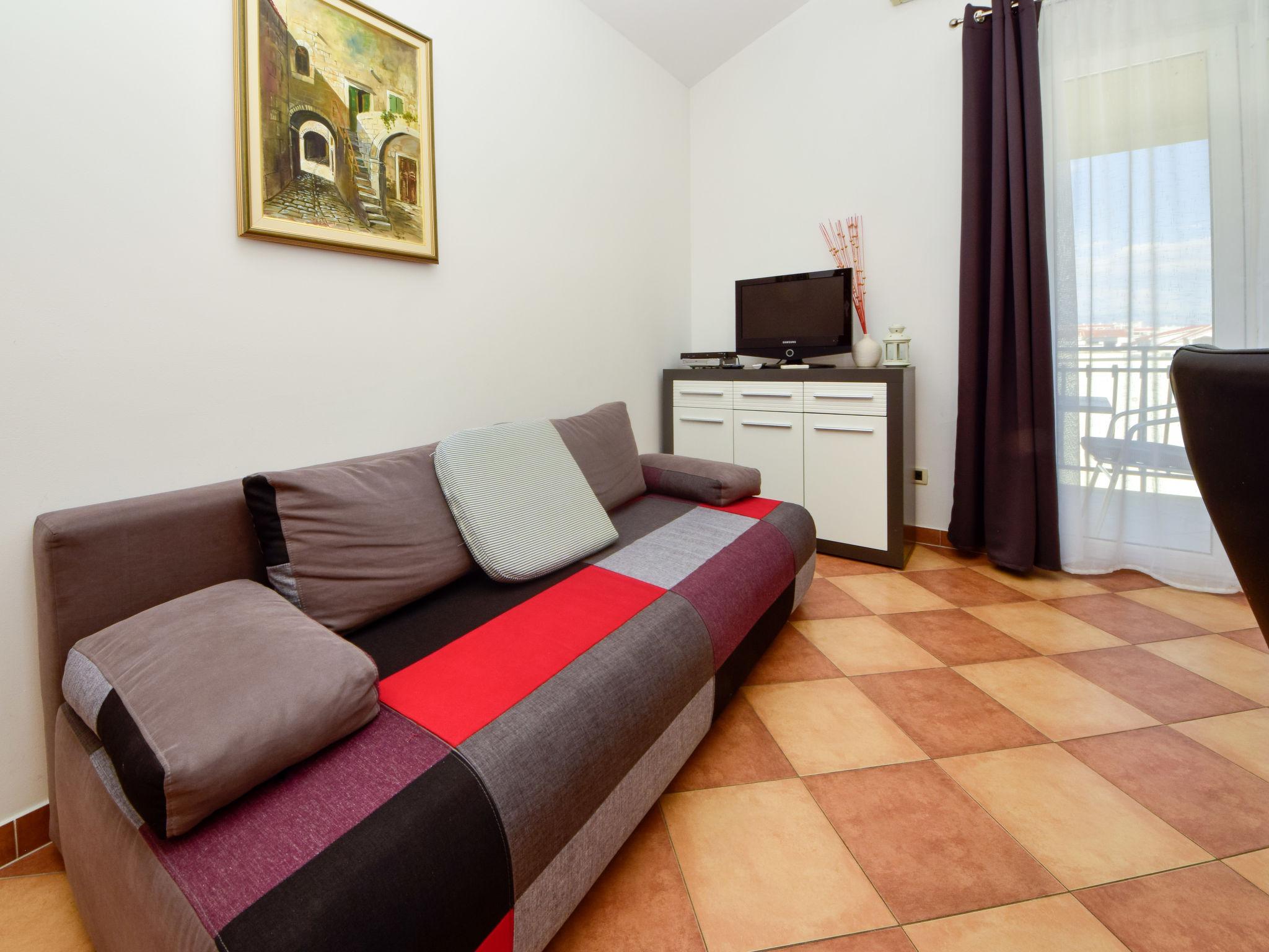 Foto 7 - Apartamento de 1 quarto em Trogir com piscina e vistas do mar