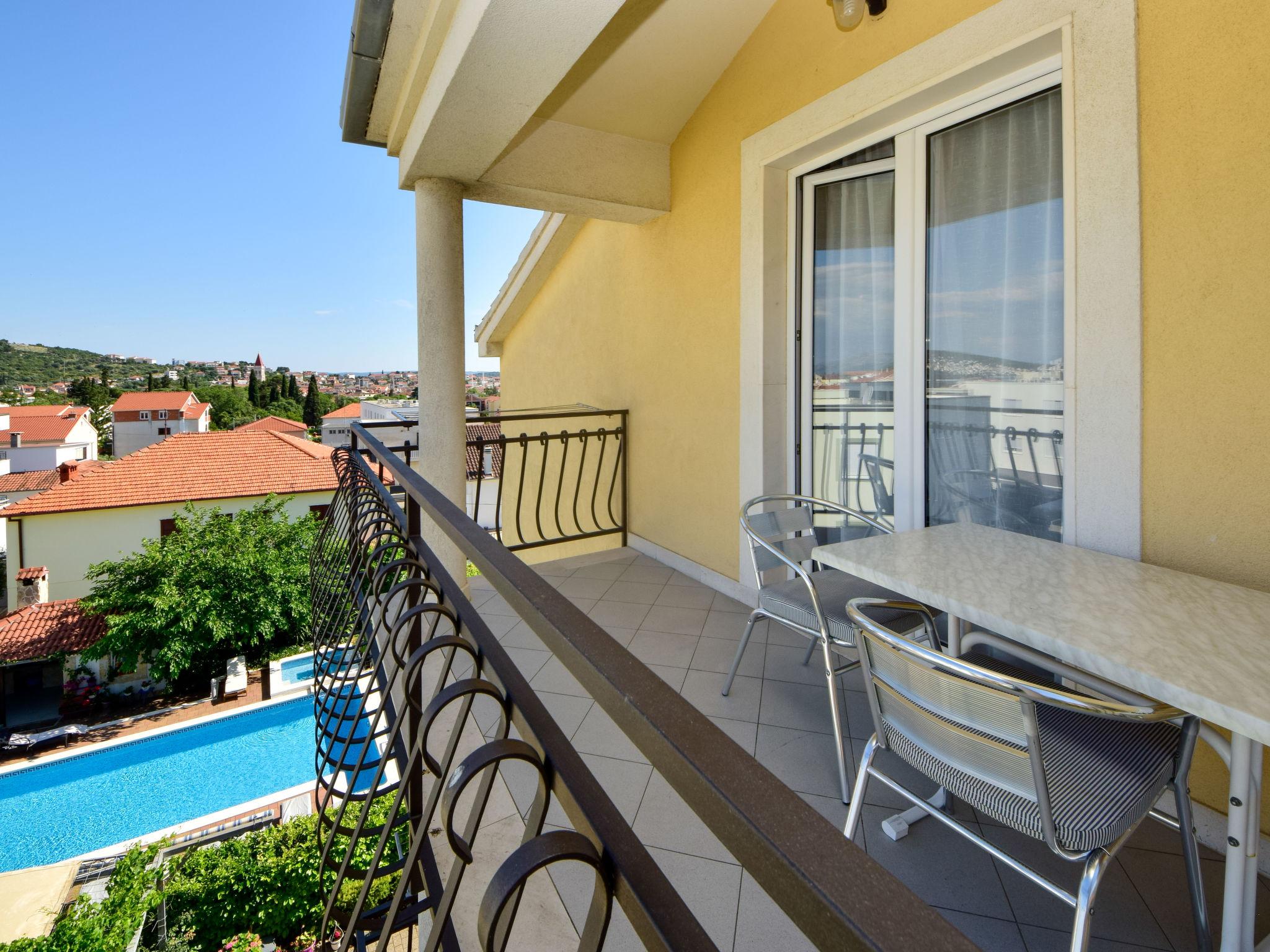 Foto 6 - Apartment mit 1 Schlafzimmer in Trogir mit schwimmbad und blick aufs meer