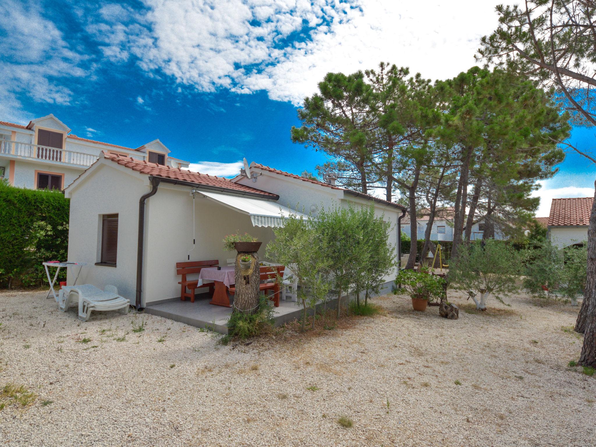 Photo 15 - Maison de 1 chambre à Vir avec piscine et jardin