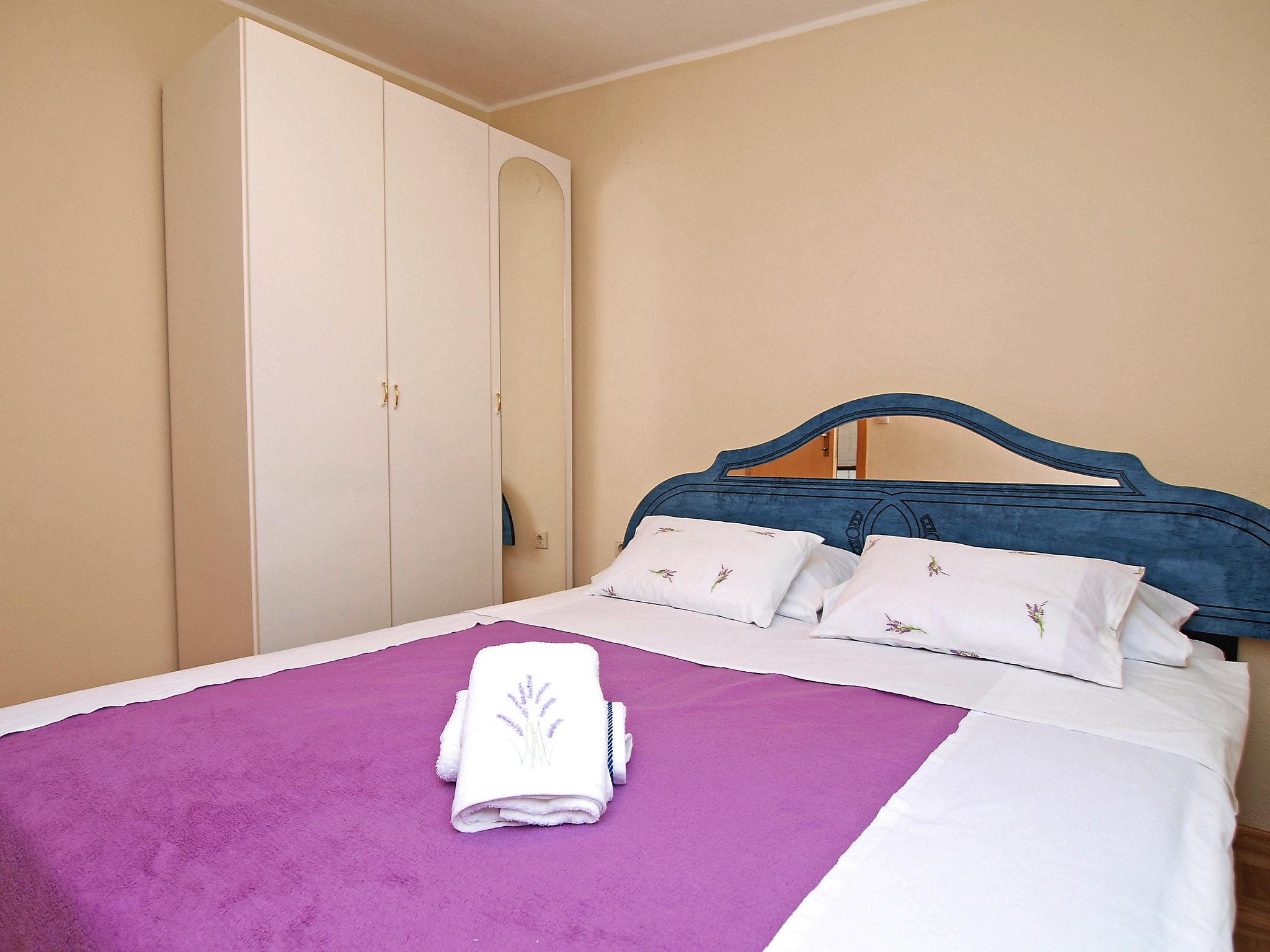 Foto 8 - Apartamento de 1 quarto em Sibenik com jardim e terraço