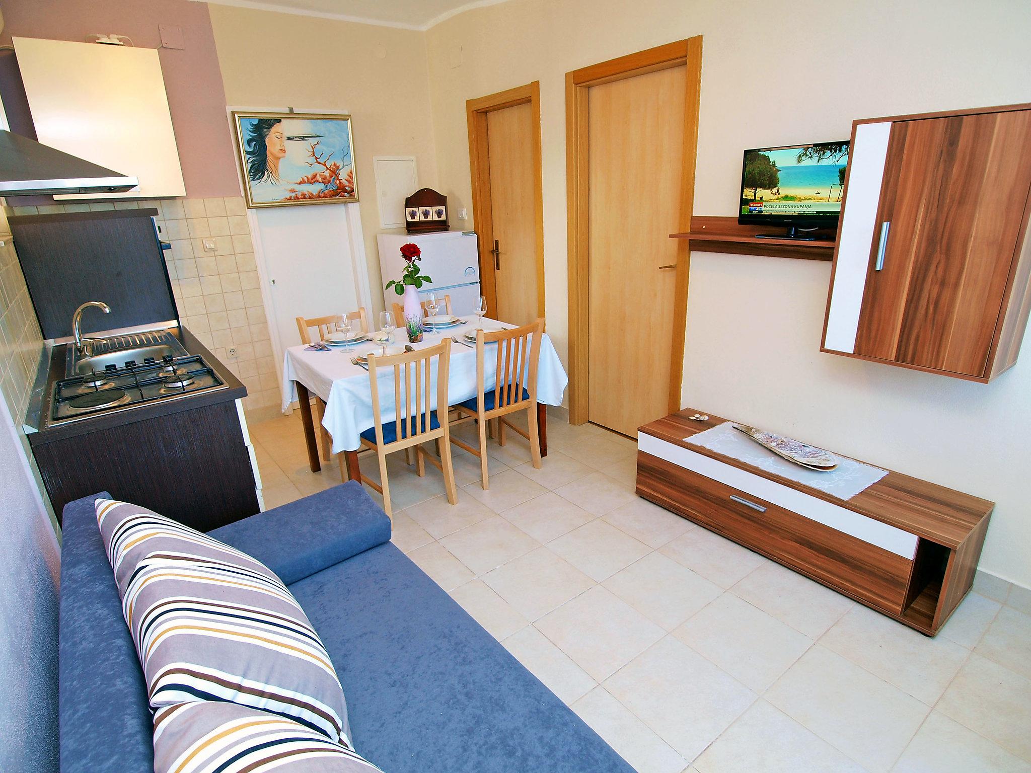 Foto 3 - Apartamento de 1 habitación en Sibenik con terraza y vistas al mar