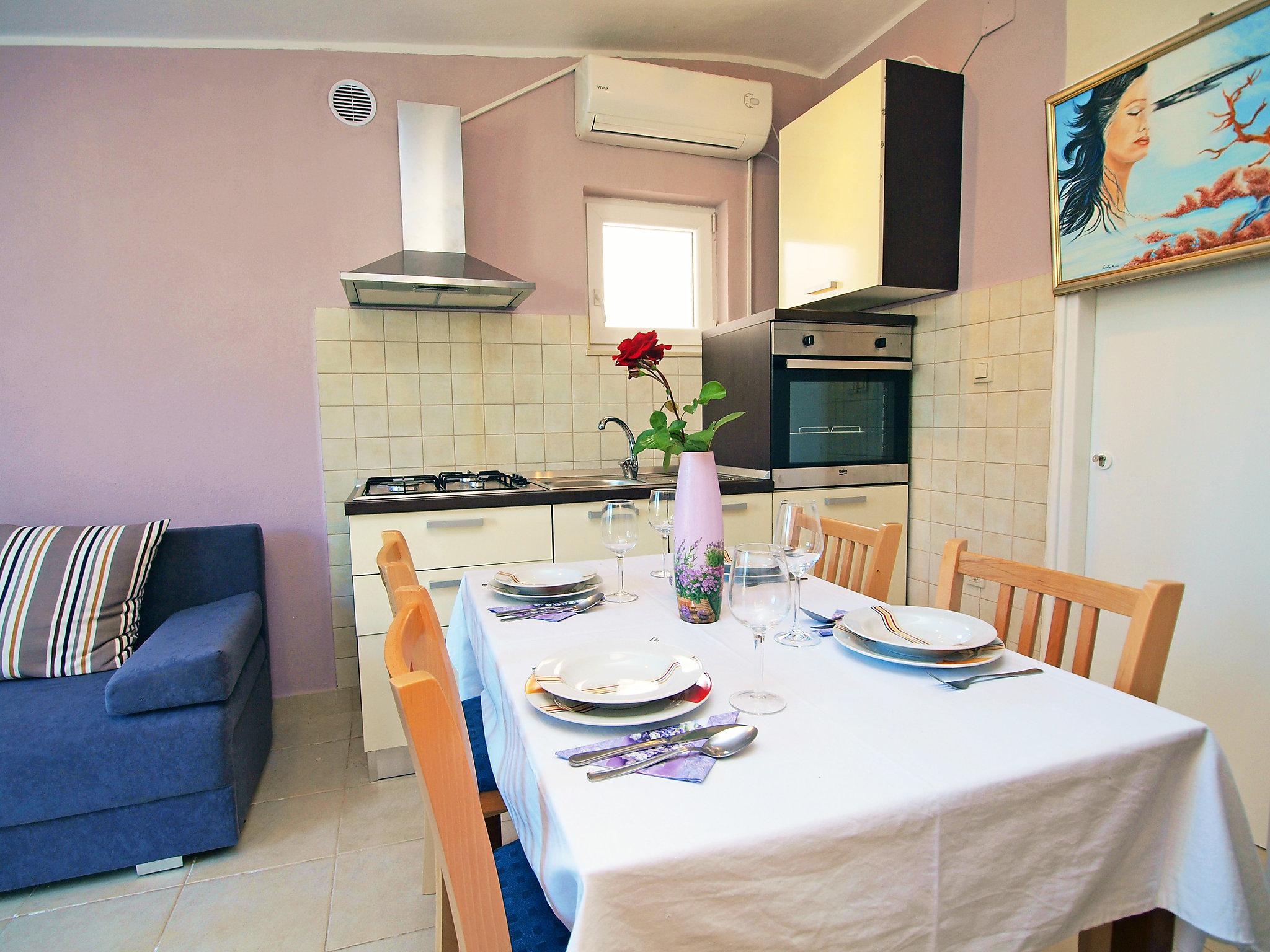 Foto 4 - Appartamento con 1 camera da letto a Sebenico con terrazza e vista mare