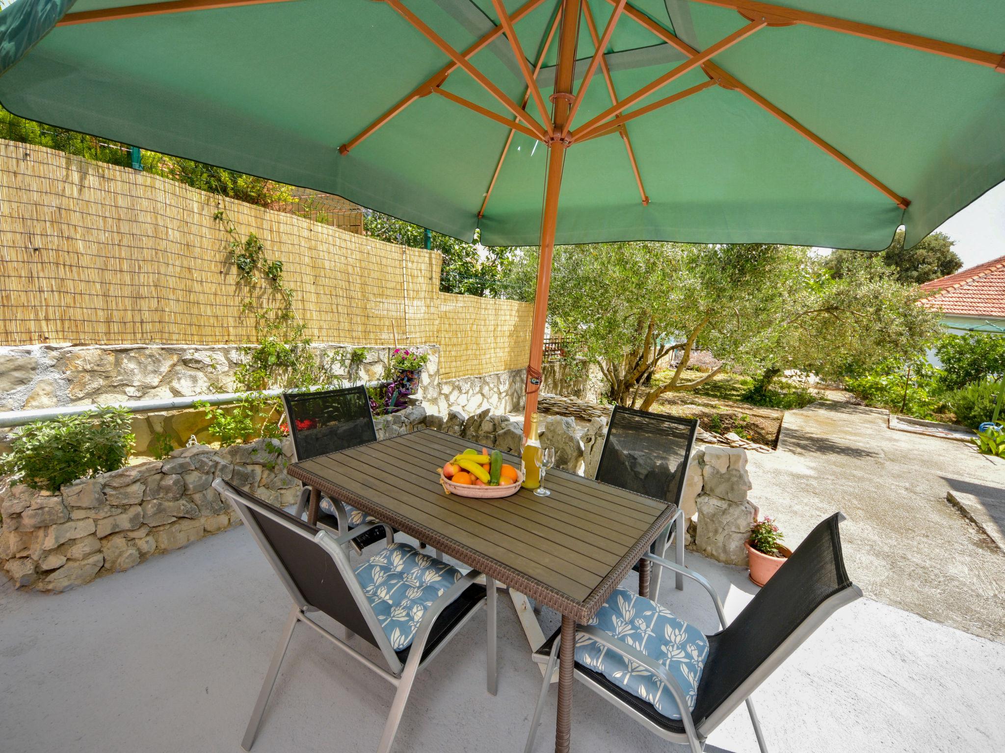 Photo 2 - 1 bedroom Apartment in Sibenik with garden and terrace