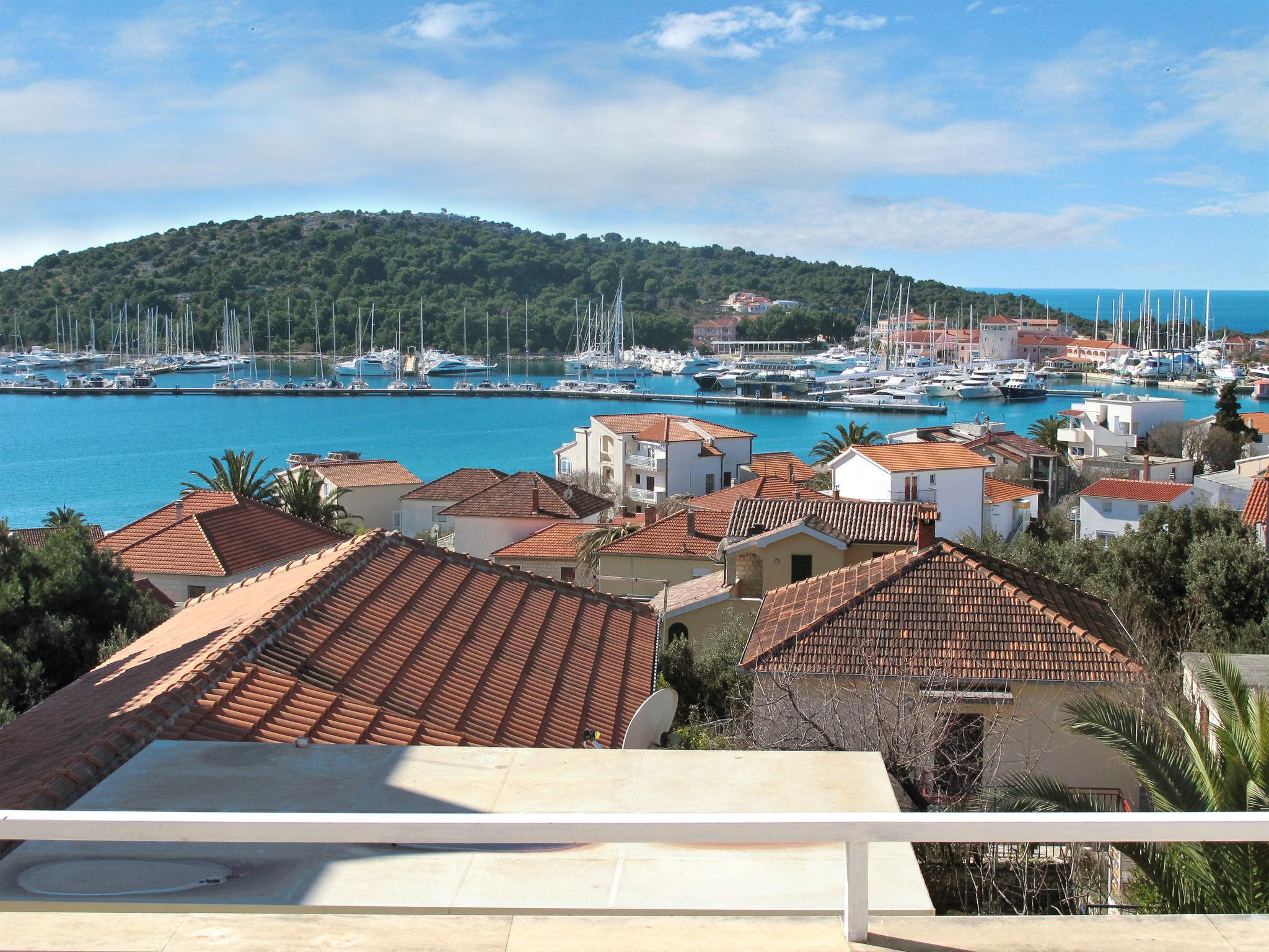 Photo 1 - Appartement de 2 chambres à Rogoznica avec terrasse et vues à la mer