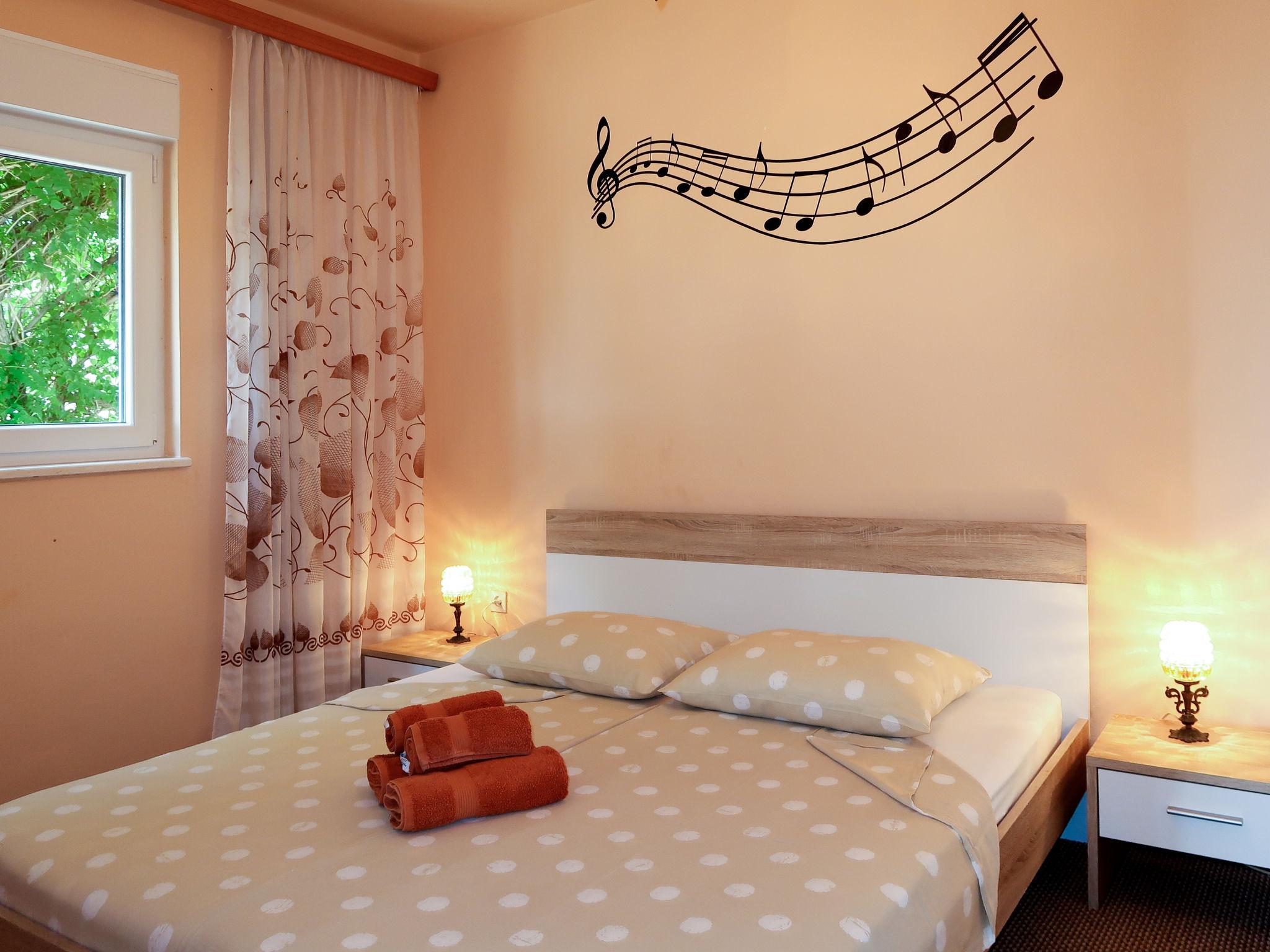 Foto 11 - Appartamento con 2 camere da letto a Rogoznica con terrazza e vista mare