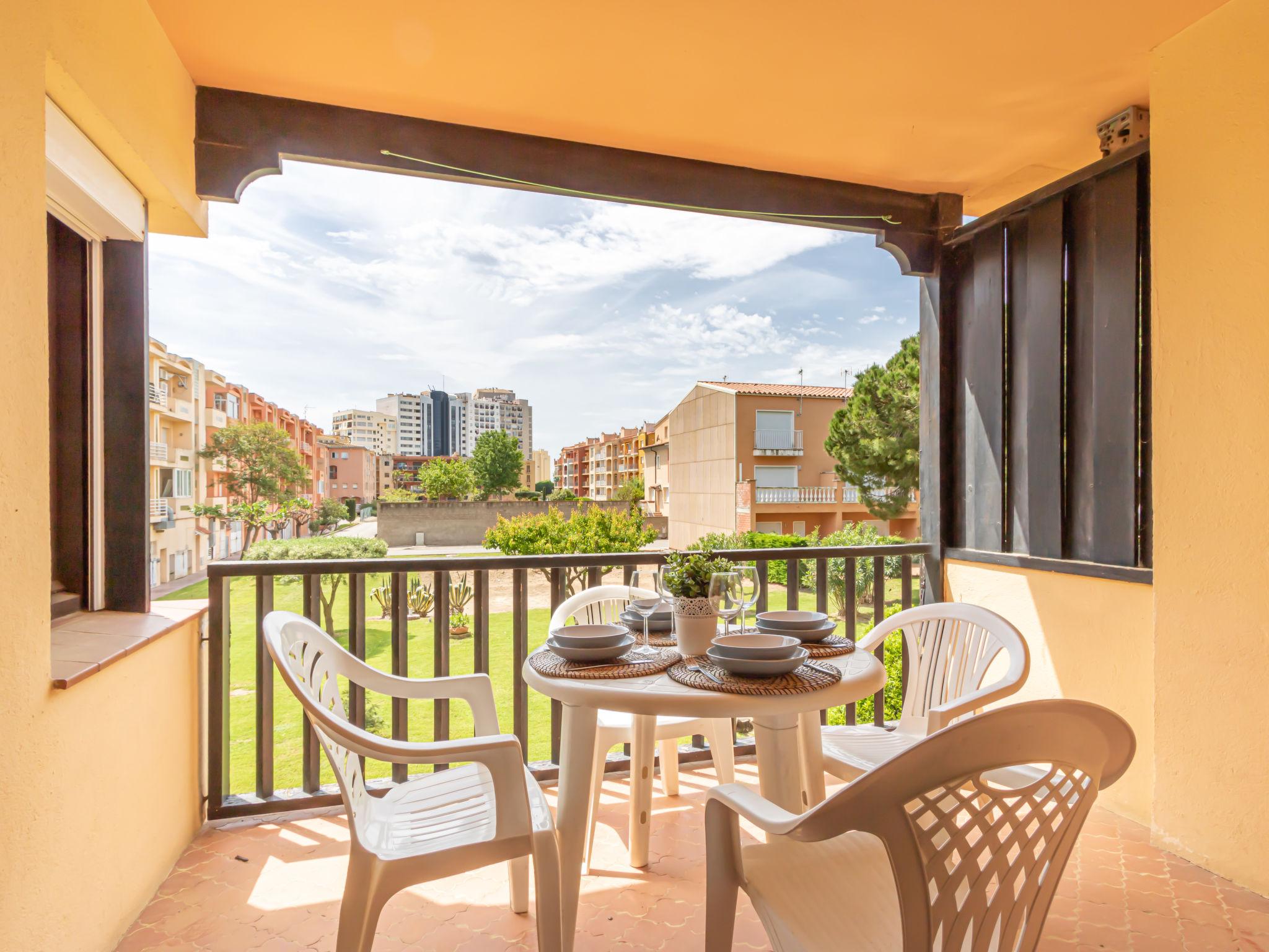 Foto 21 - Apartment mit 3 Schlafzimmern in Castelló d'Empúries mit blick aufs meer
