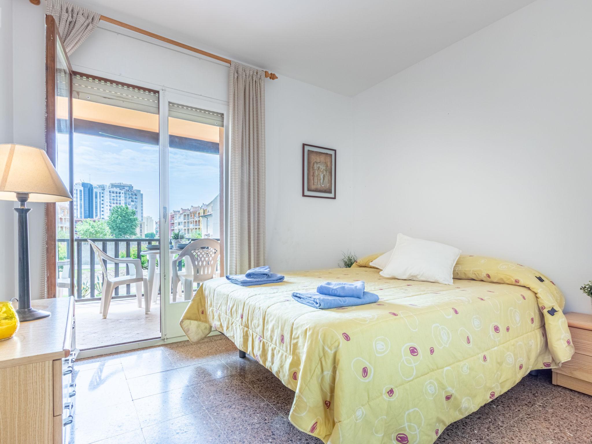 Photo 13 - Appartement de 3 chambres à Castelló d'Empúries avec vues à la mer