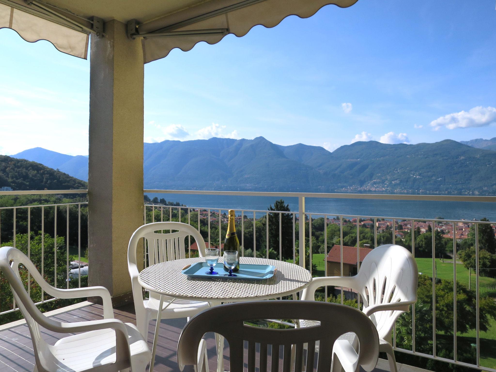 Foto 1 - Apartamento de 1 habitación en Germignaga con piscina y vistas a la montaña