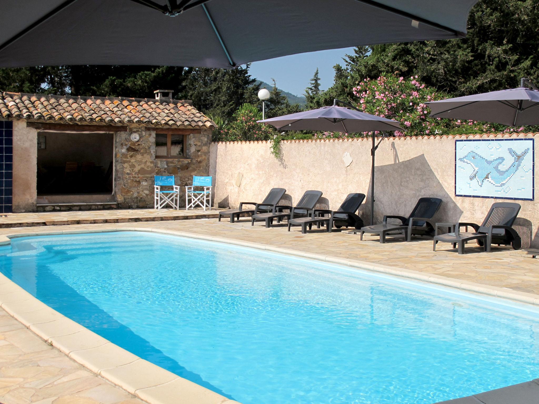 Photo 9 - Appartement de 1 chambre à Roquebrune-sur-Argens avec piscine privée et vues à la mer