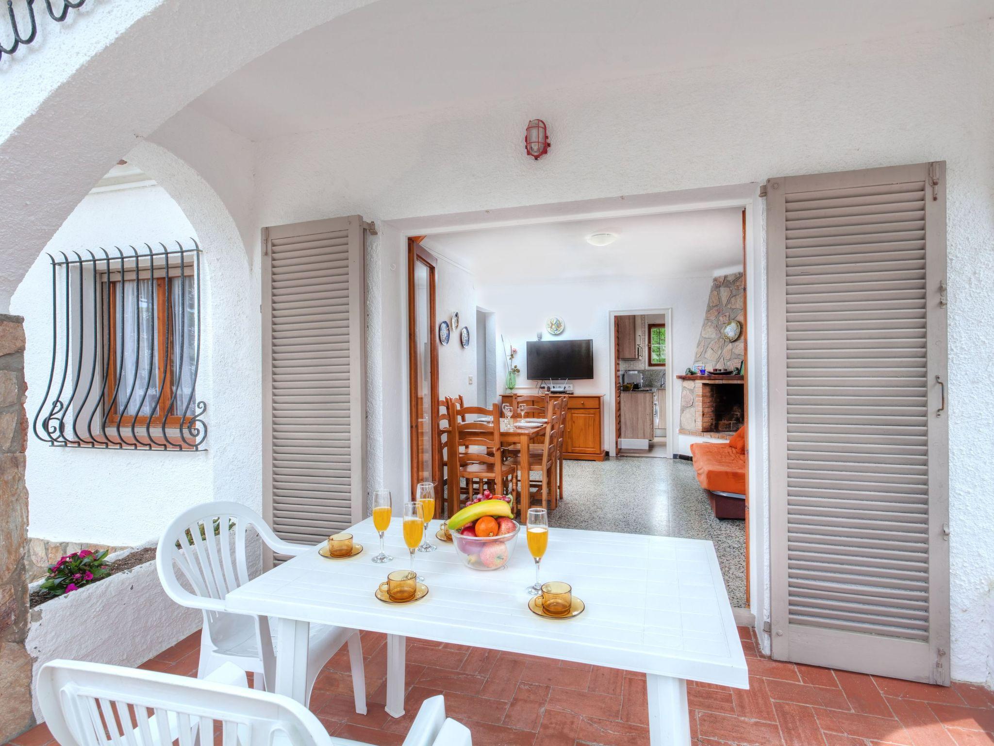 Photo 2 - 2 bedroom House in l'Escala with terrace and sea view