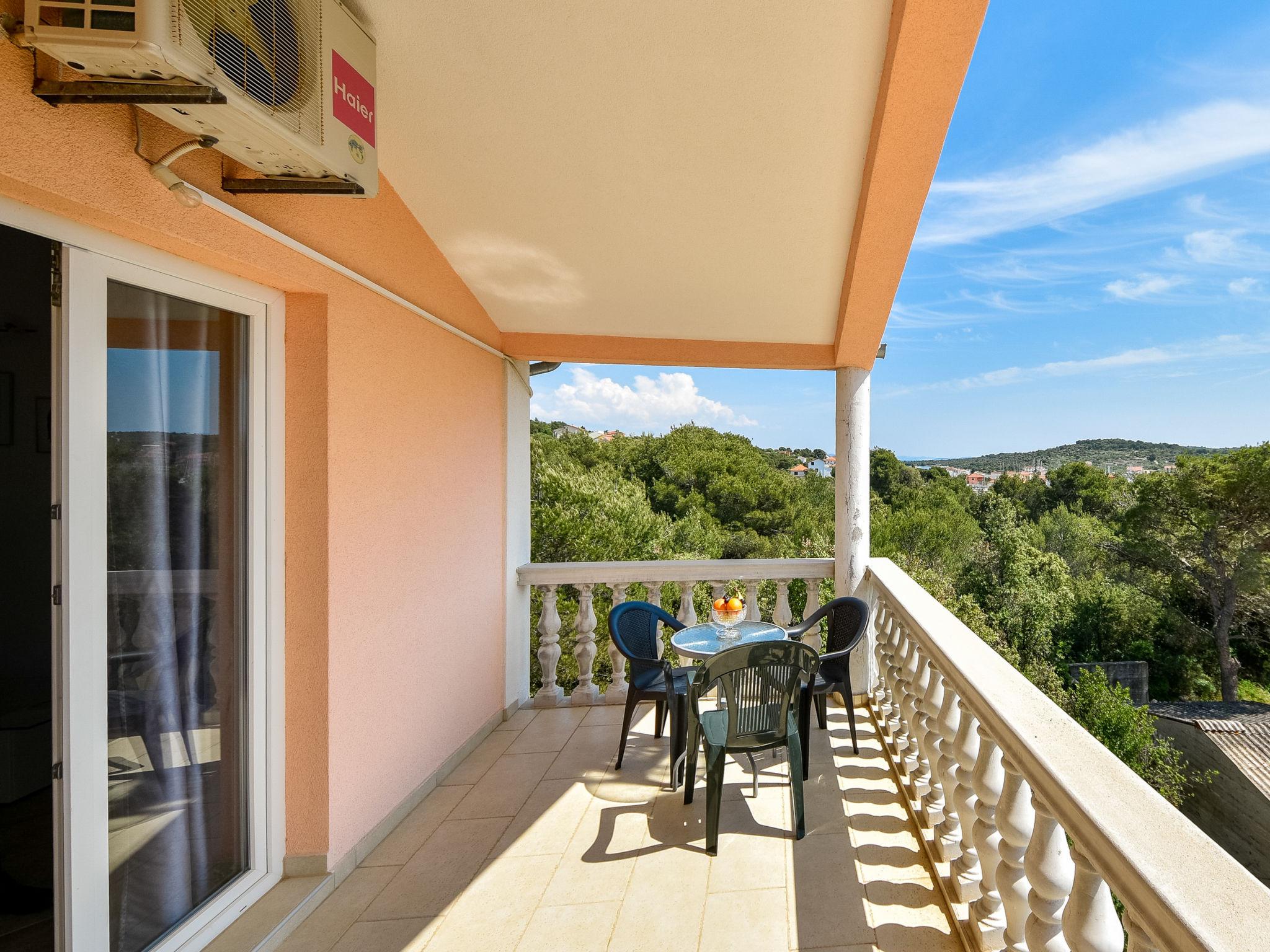 Photo 9 - 1 bedroom Apartment in Tisno with terrace and sea view