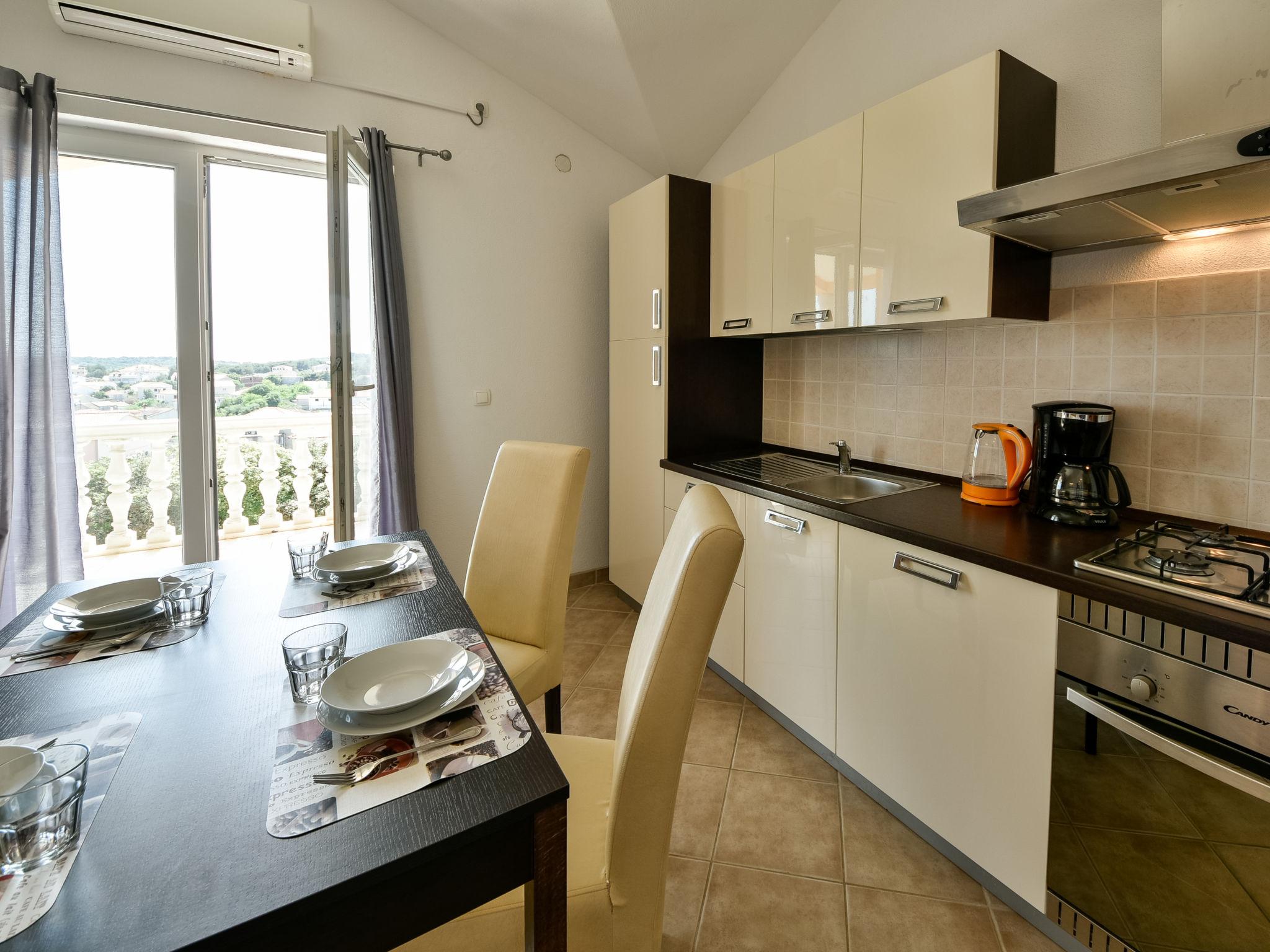Foto 5 - Apartamento de 1 quarto em Tisno com terraço e vistas do mar