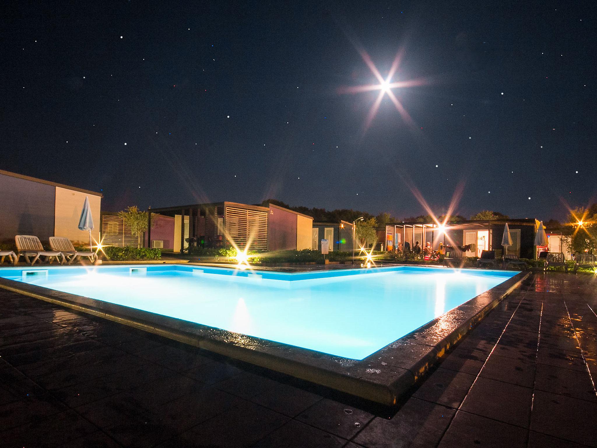 Foto 26 - Casa con 3 camere da letto a Novigrad con piscina e vista mare