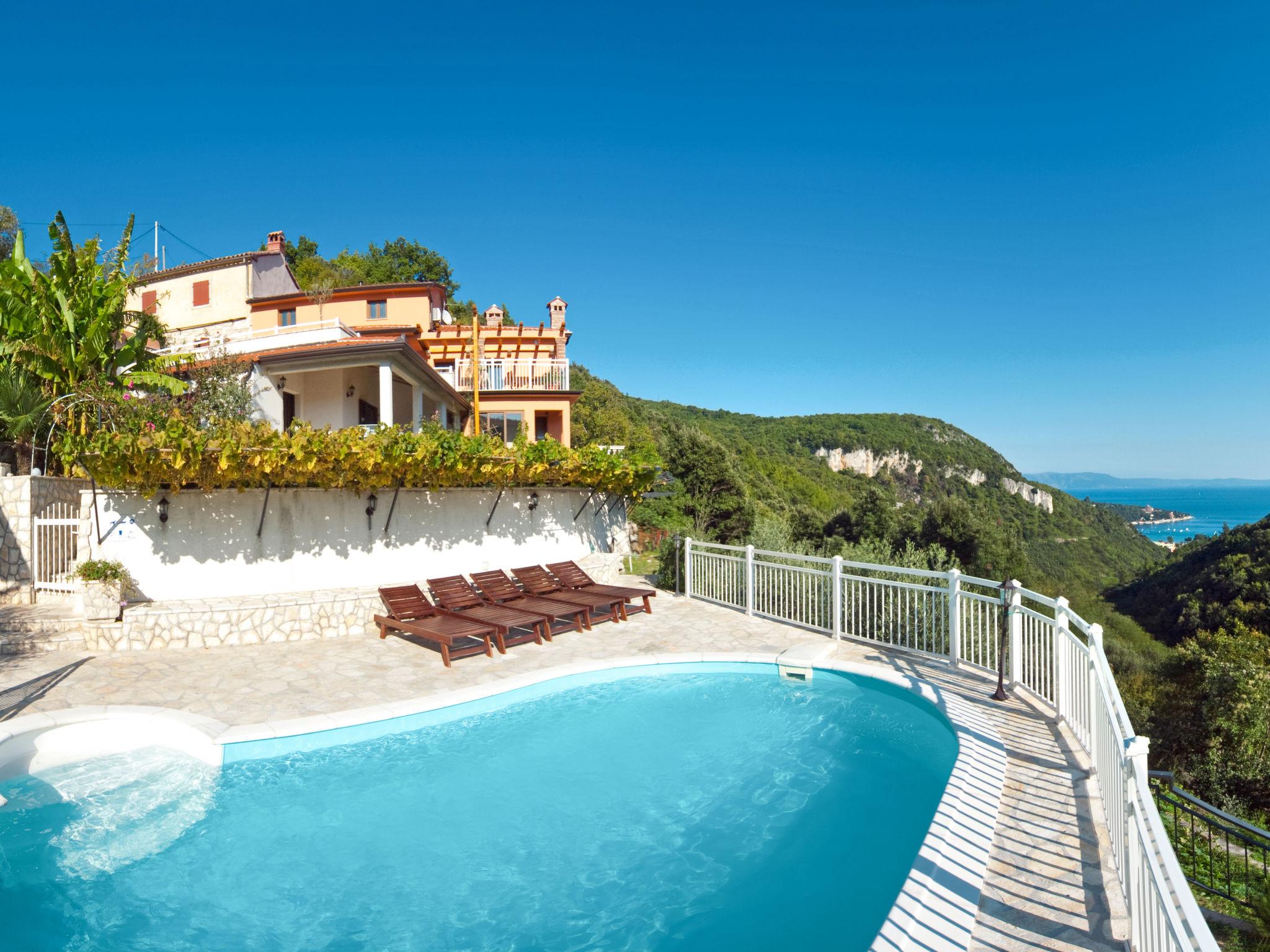 Foto 1 - Apartamento de 1 habitación en Labin con piscina y vistas al mar