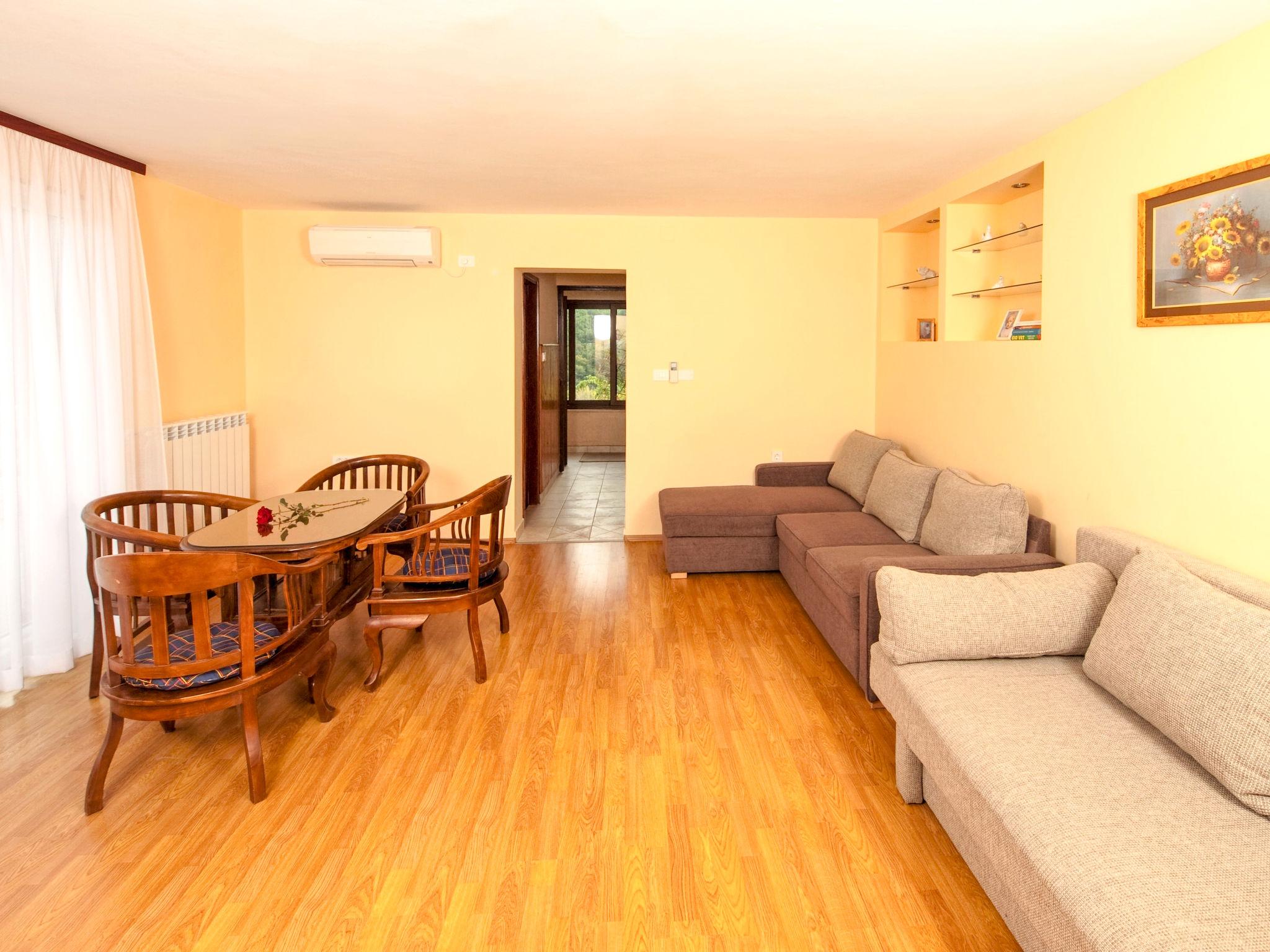 Photo 5 - 2 bedroom Apartment in Labin with swimming pool and garden