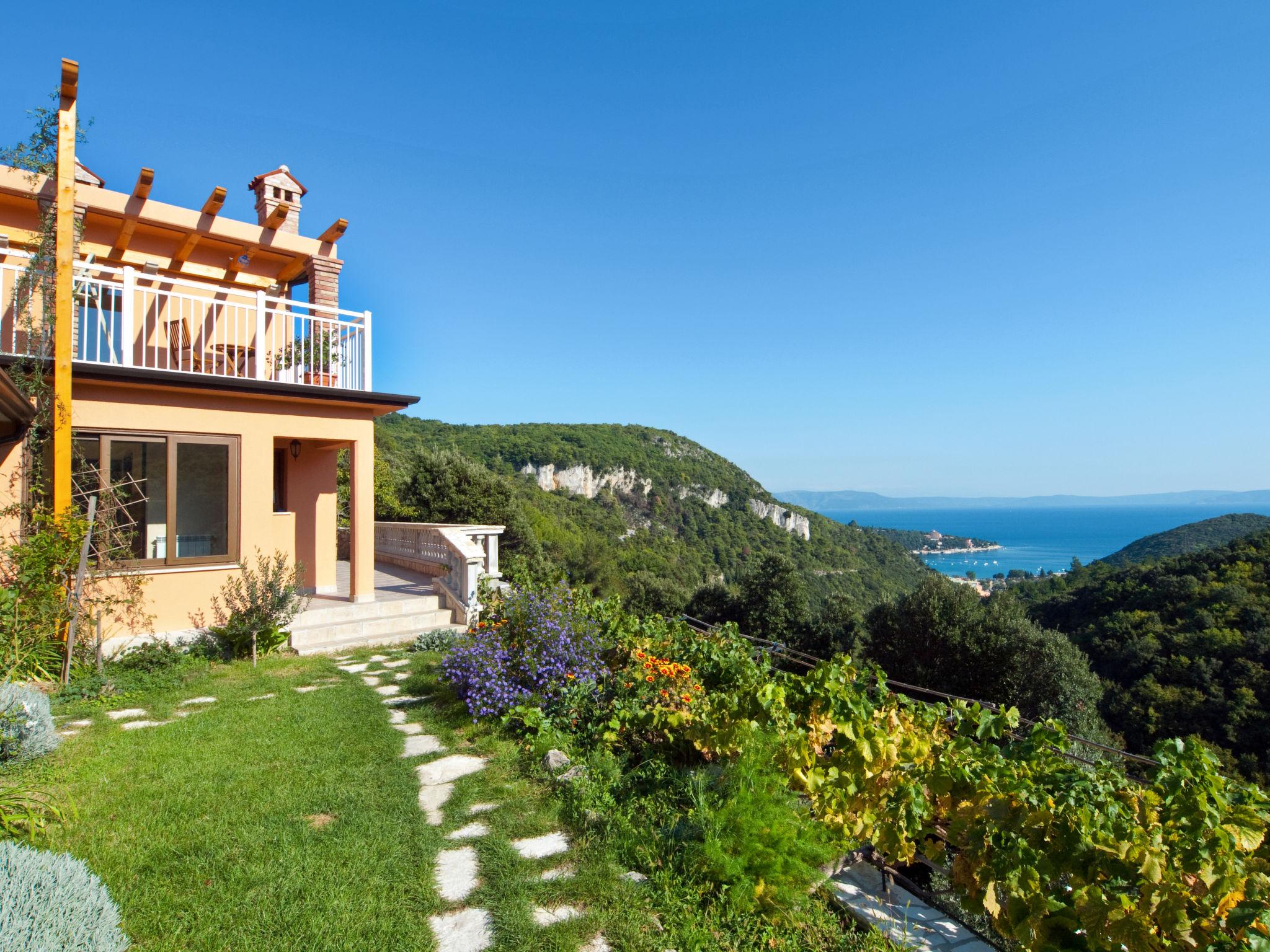 Foto 1 - Appartamento con 2 camere da letto a Labin con piscina e vista mare