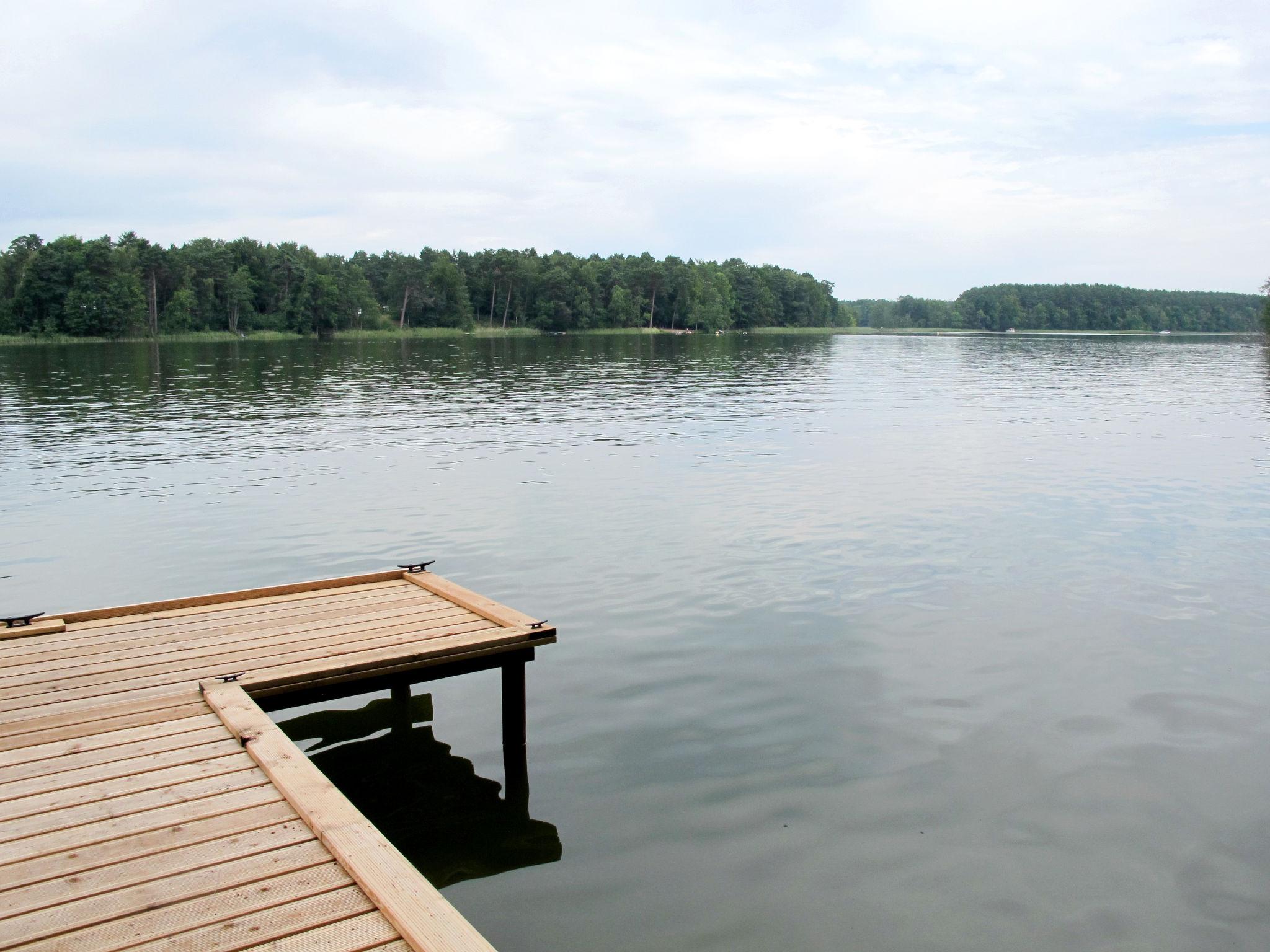 Photo 10 - Maison de 1 chambre à Fürstenberg/Havel avec jardin et vues sur la montagne