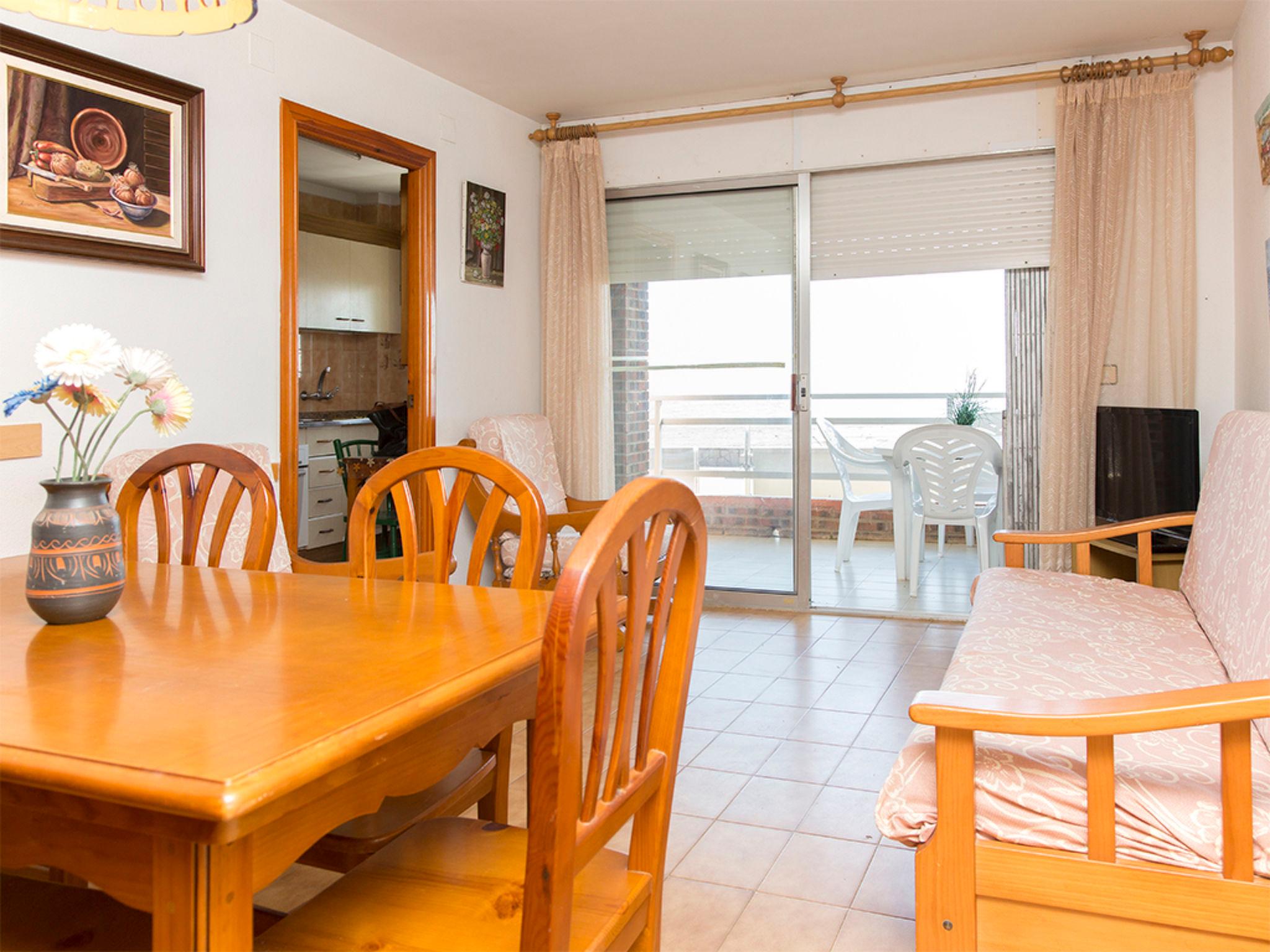 Photo 2 - 3 bedroom Apartment in Cambrils with garden and sea view