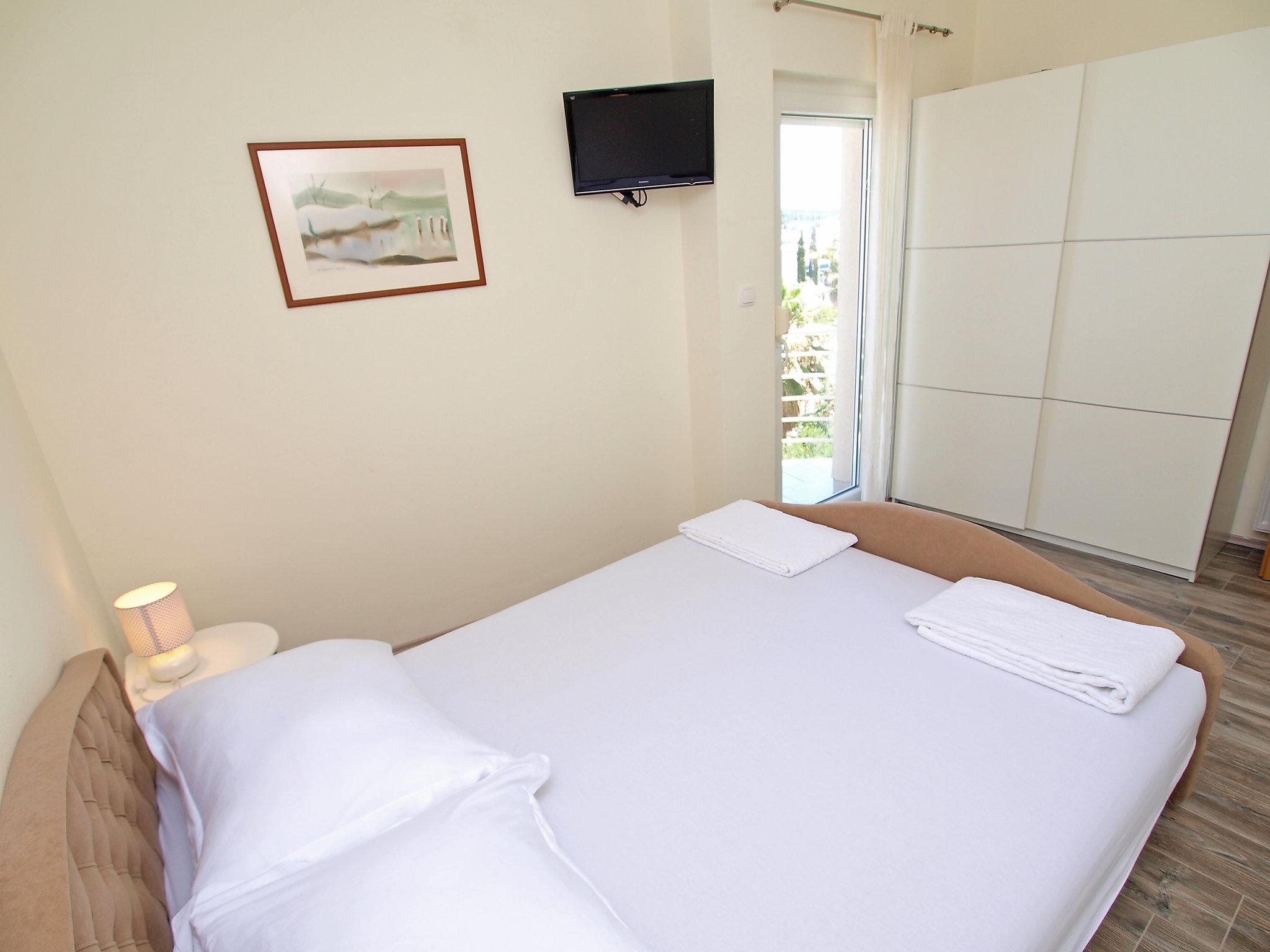 Foto 6 - Appartamento con 1 camera da letto a Bibinje con piscina e vista mare