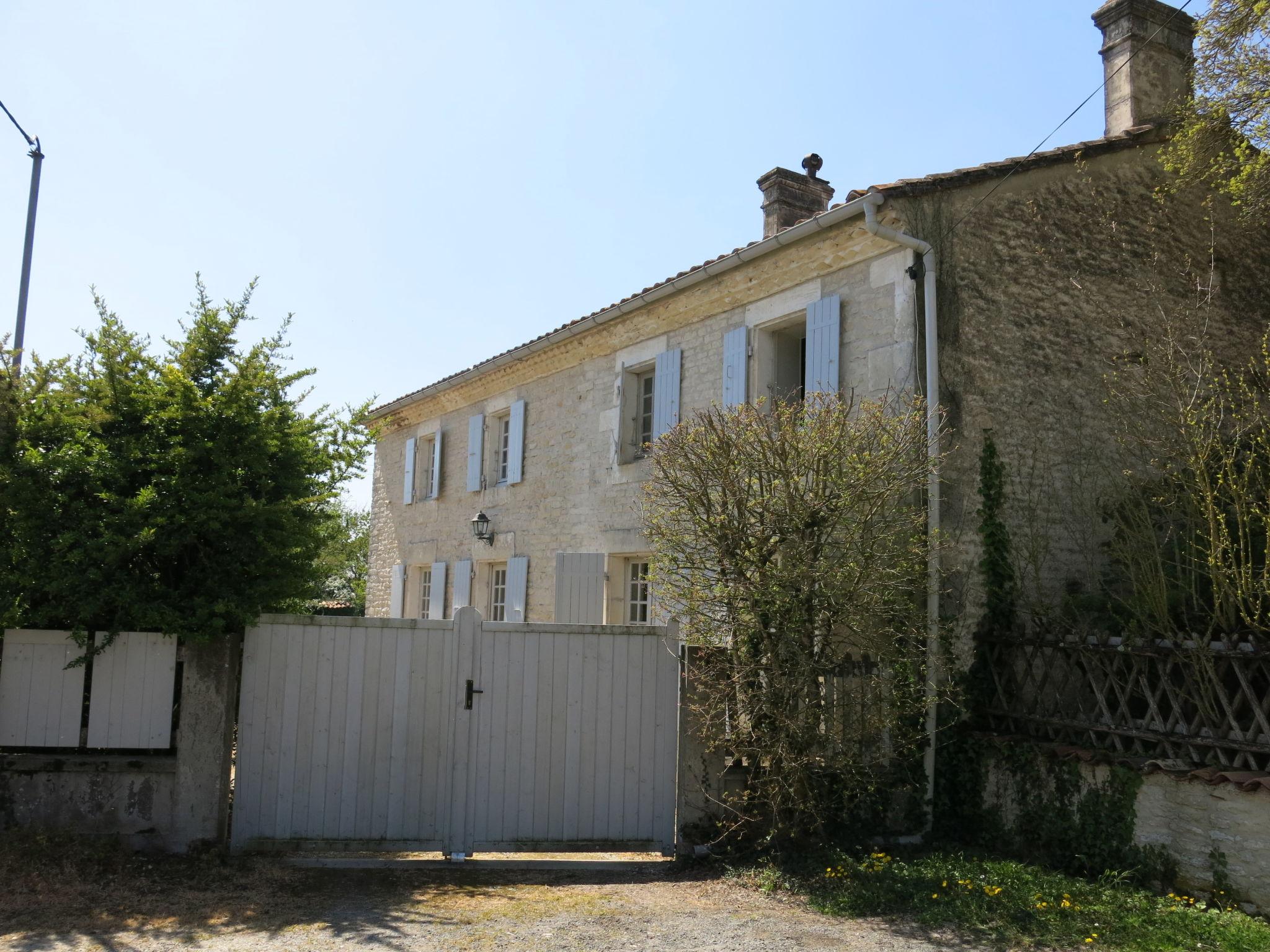 Foto 29 - Casa con 4 camere da letto a Aumagne con piscina privata e terrazza