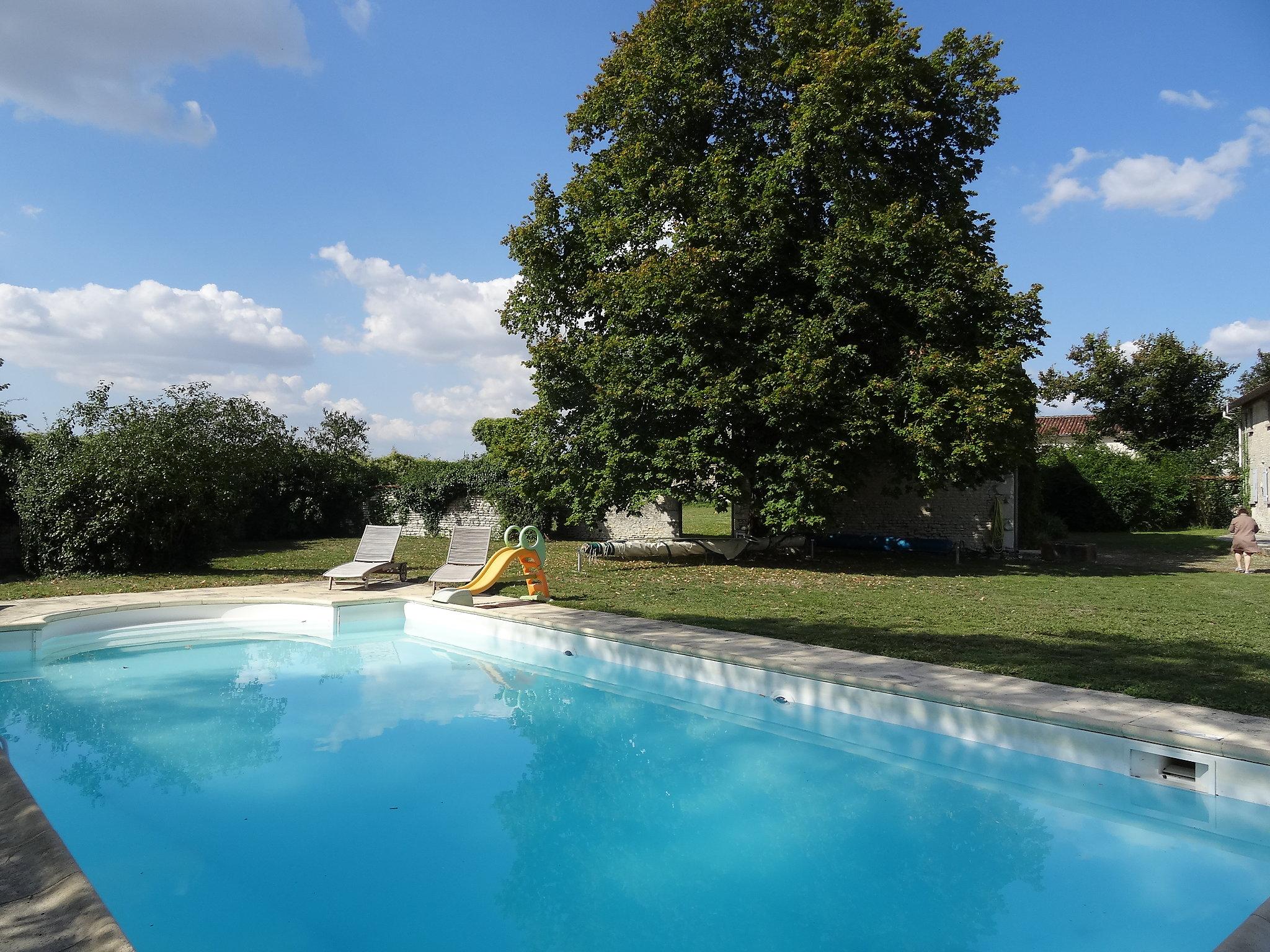 Foto 2 - Casa de 4 quartos em Aumagne com piscina privada e terraço