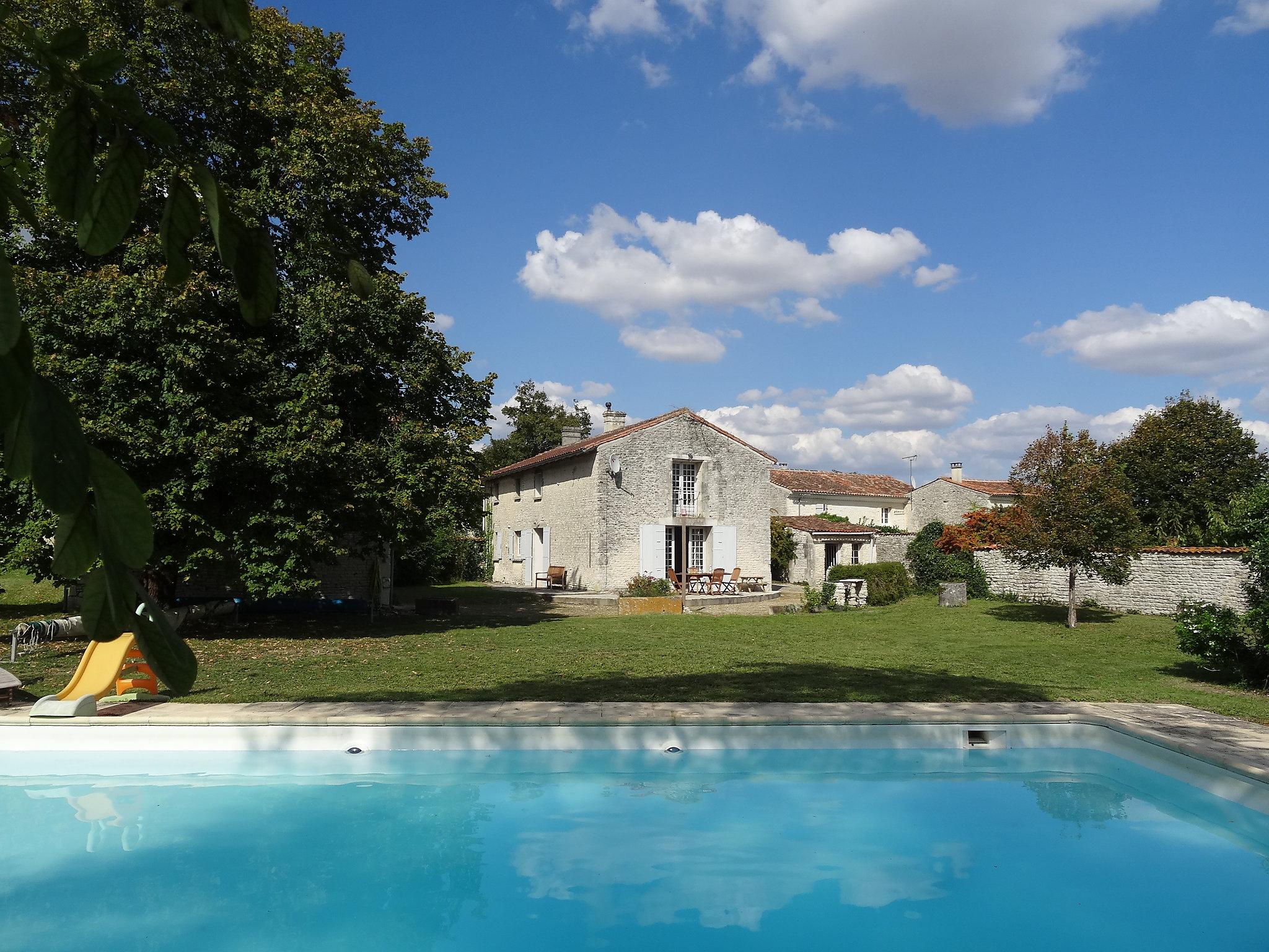 Foto 26 - Casa con 4 camere da letto a Aumagne con piscina privata e terrazza